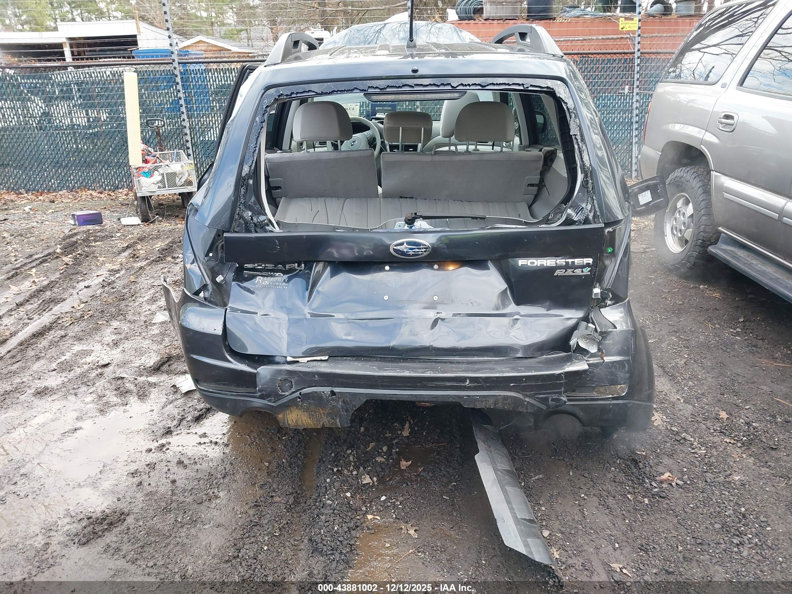 SUBARU FORESTER image 6