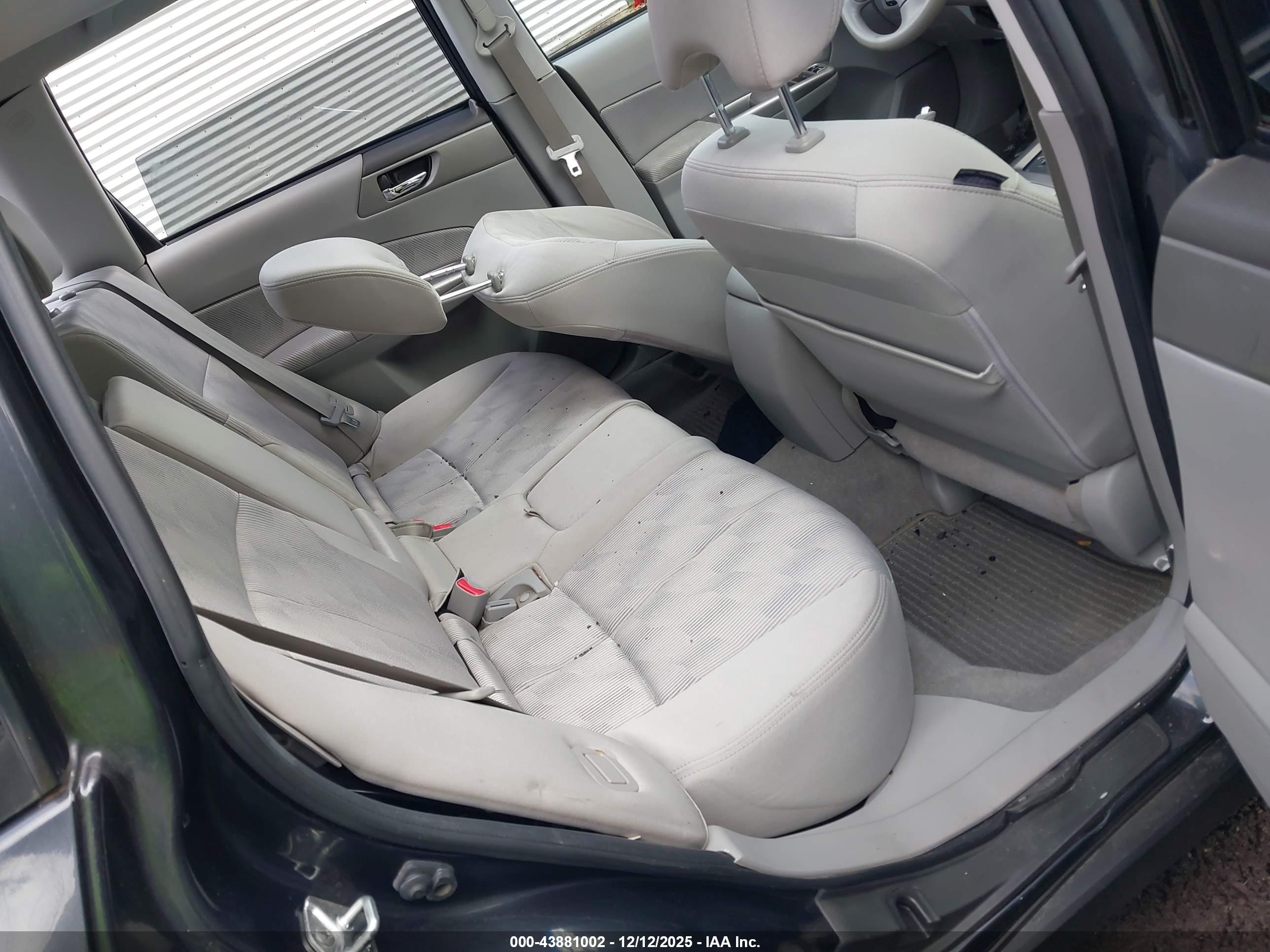 SUBARU FORESTER image 8