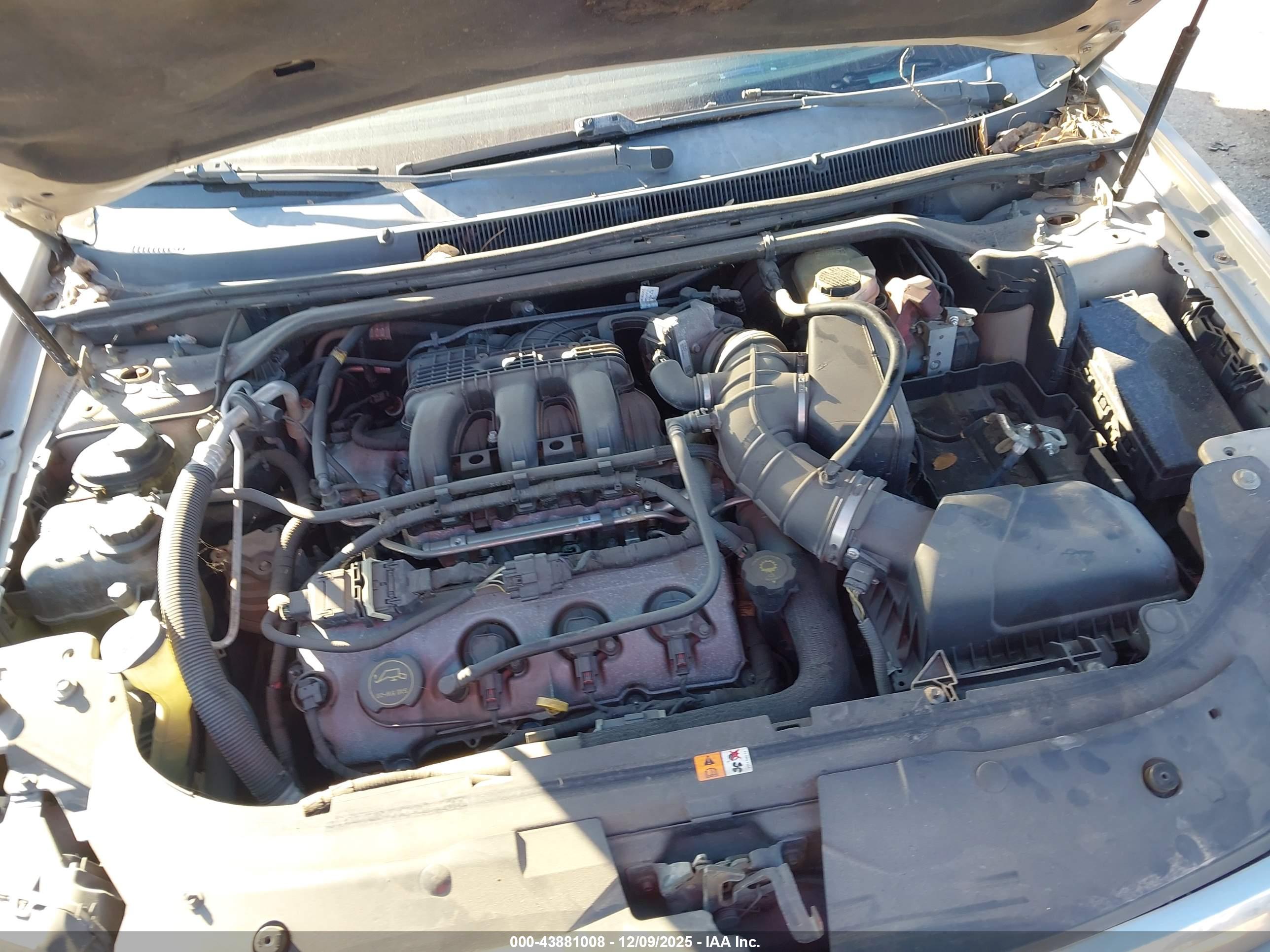 FORD TAURUS image 10