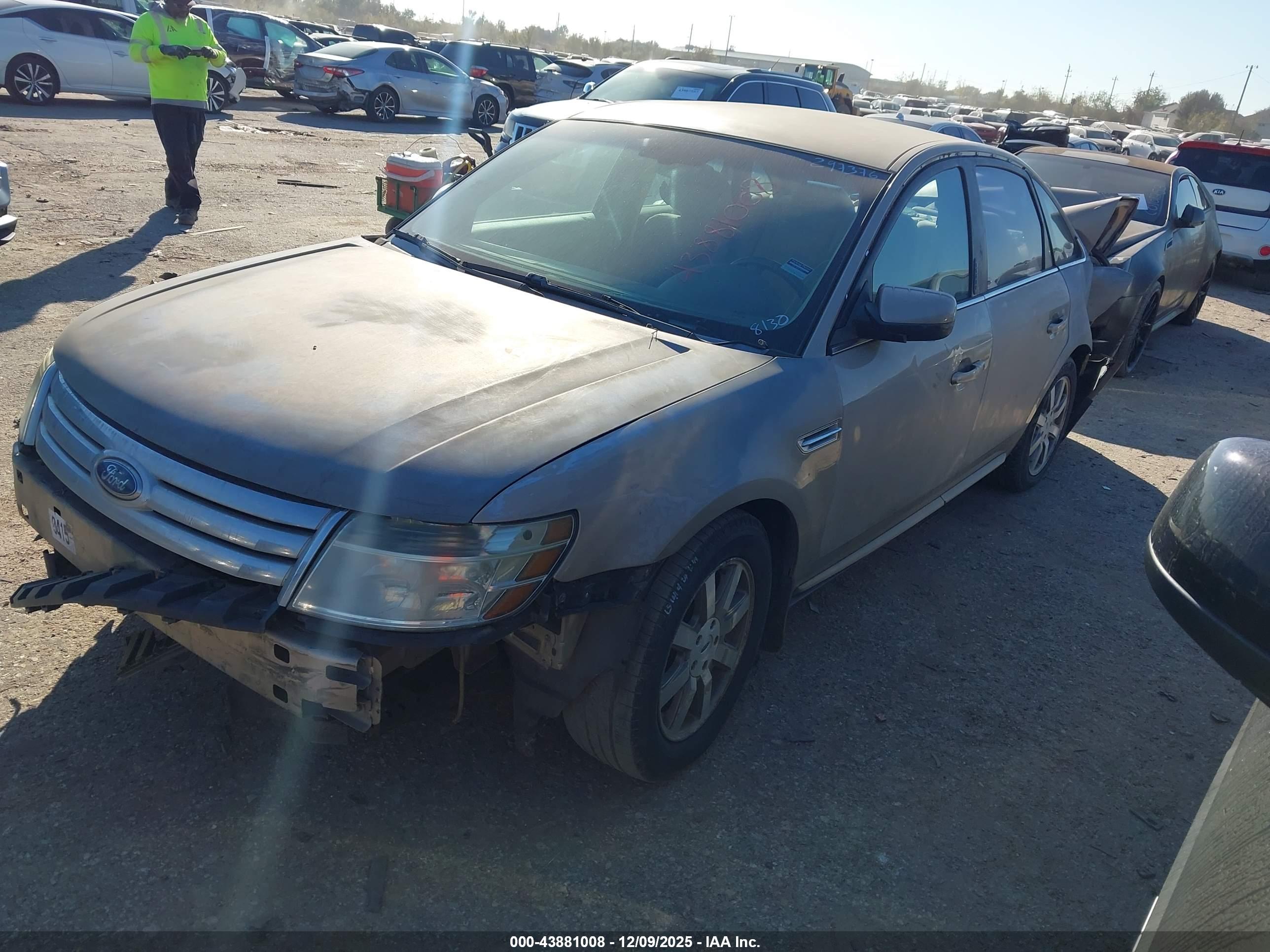 FORD TAURUS image 2
