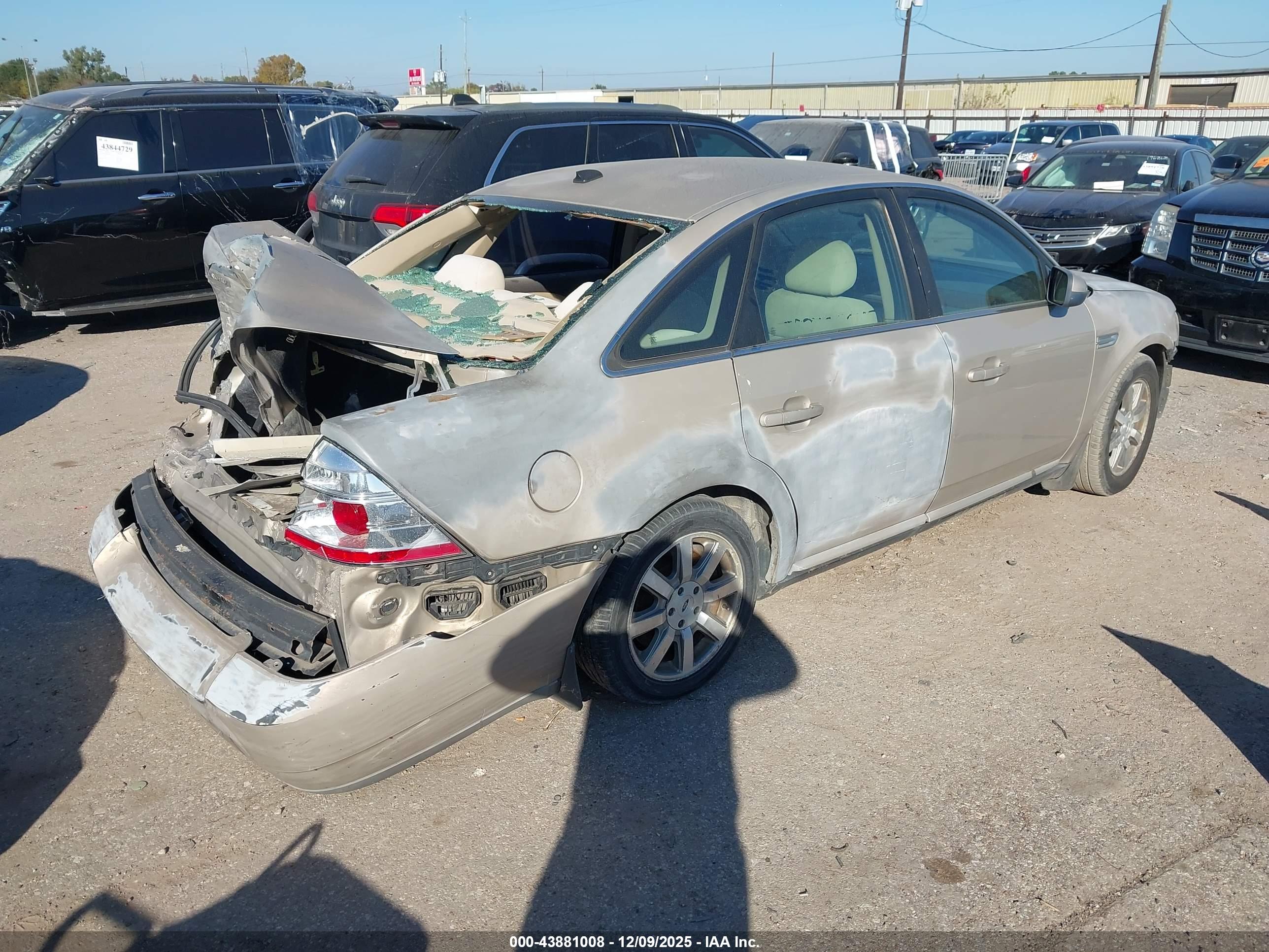 FORD TAURUS image 4