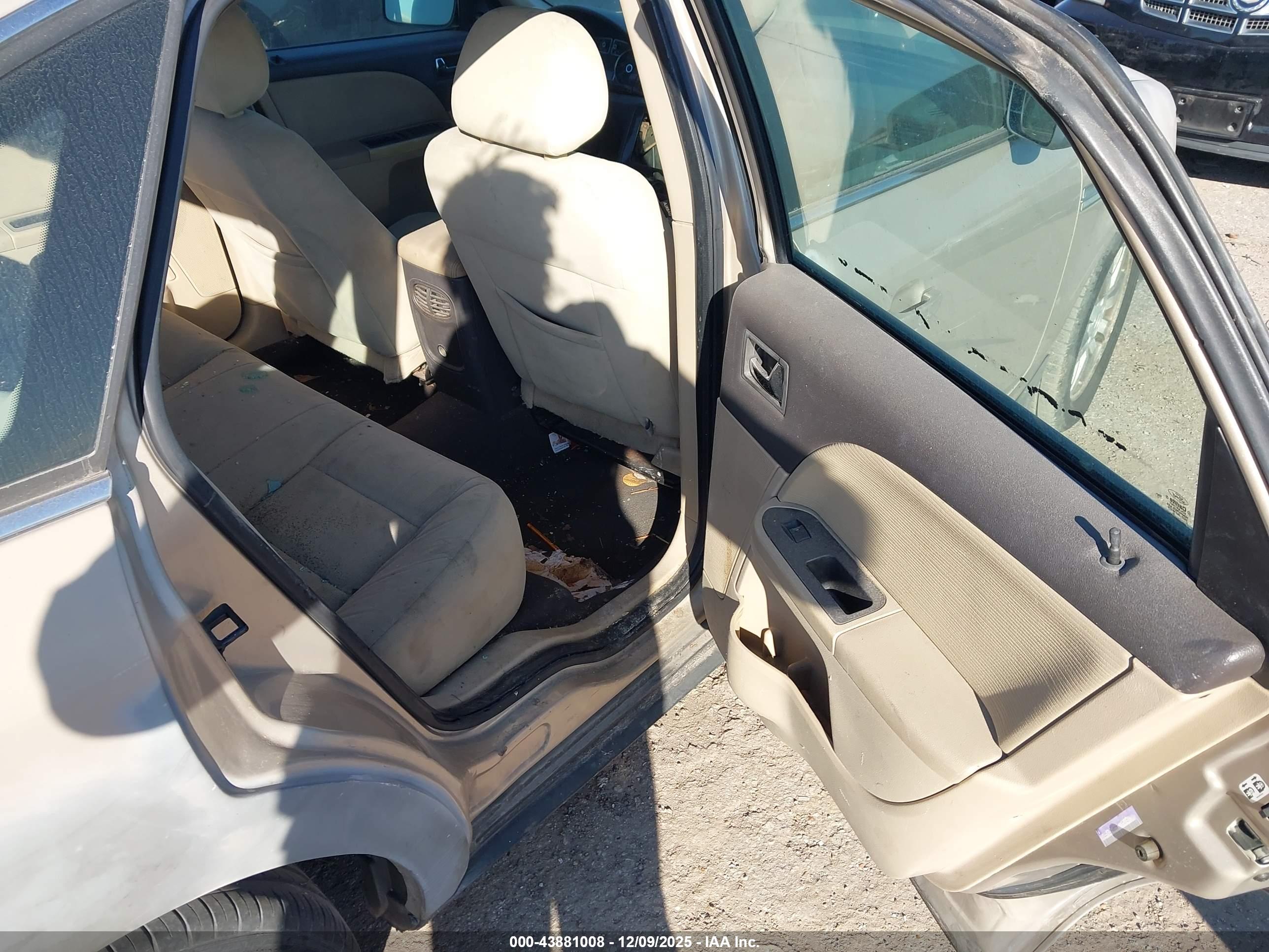 FORD TAURUS image 8