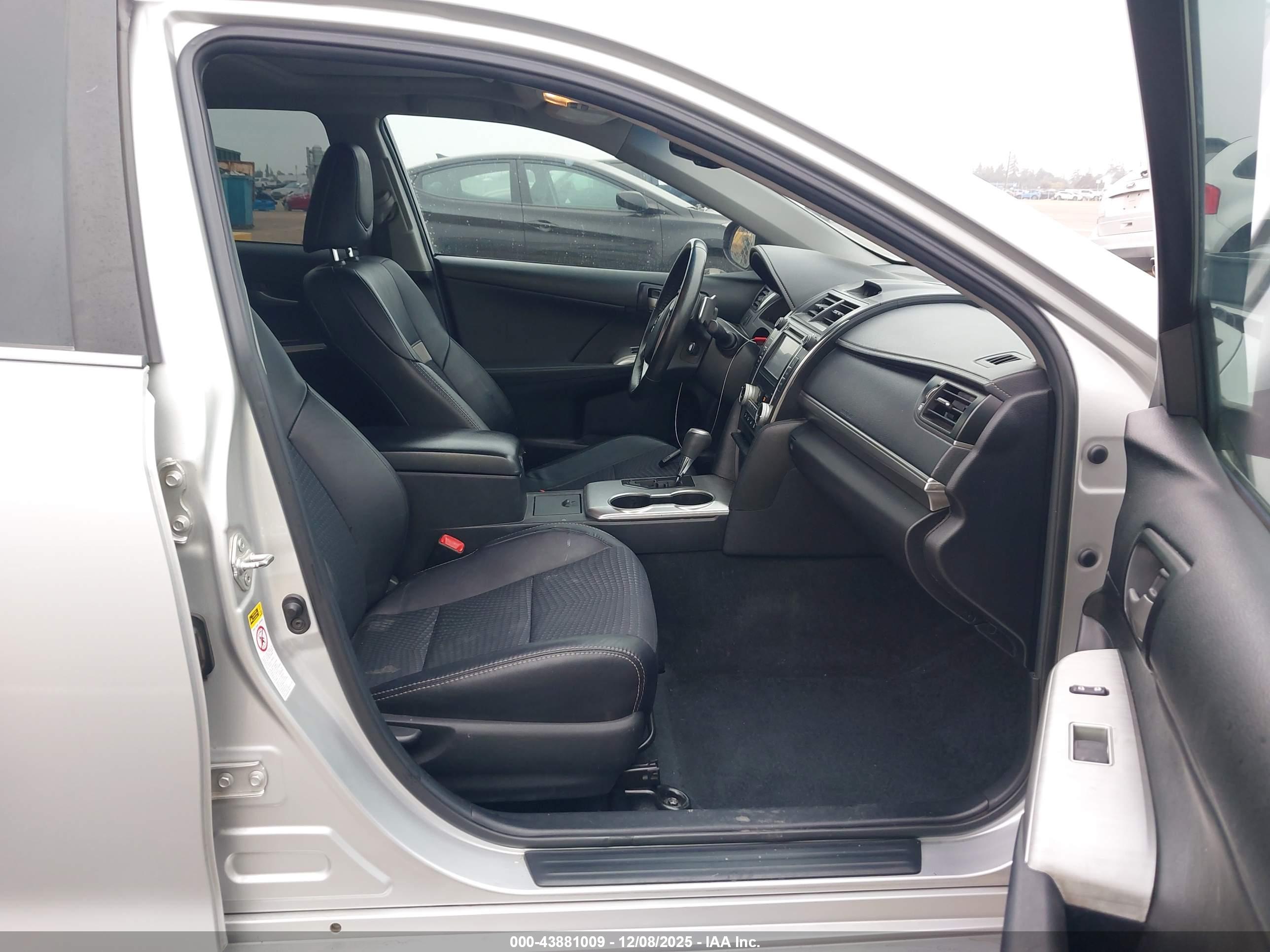 TOYOTA CAMRY image 5