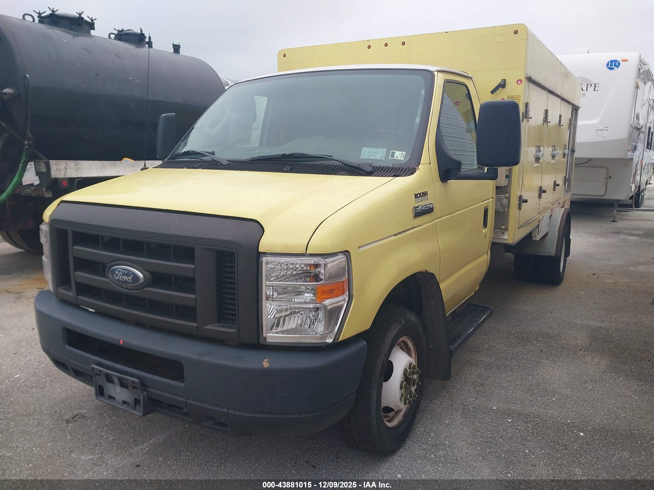 FORD E-450 image 2