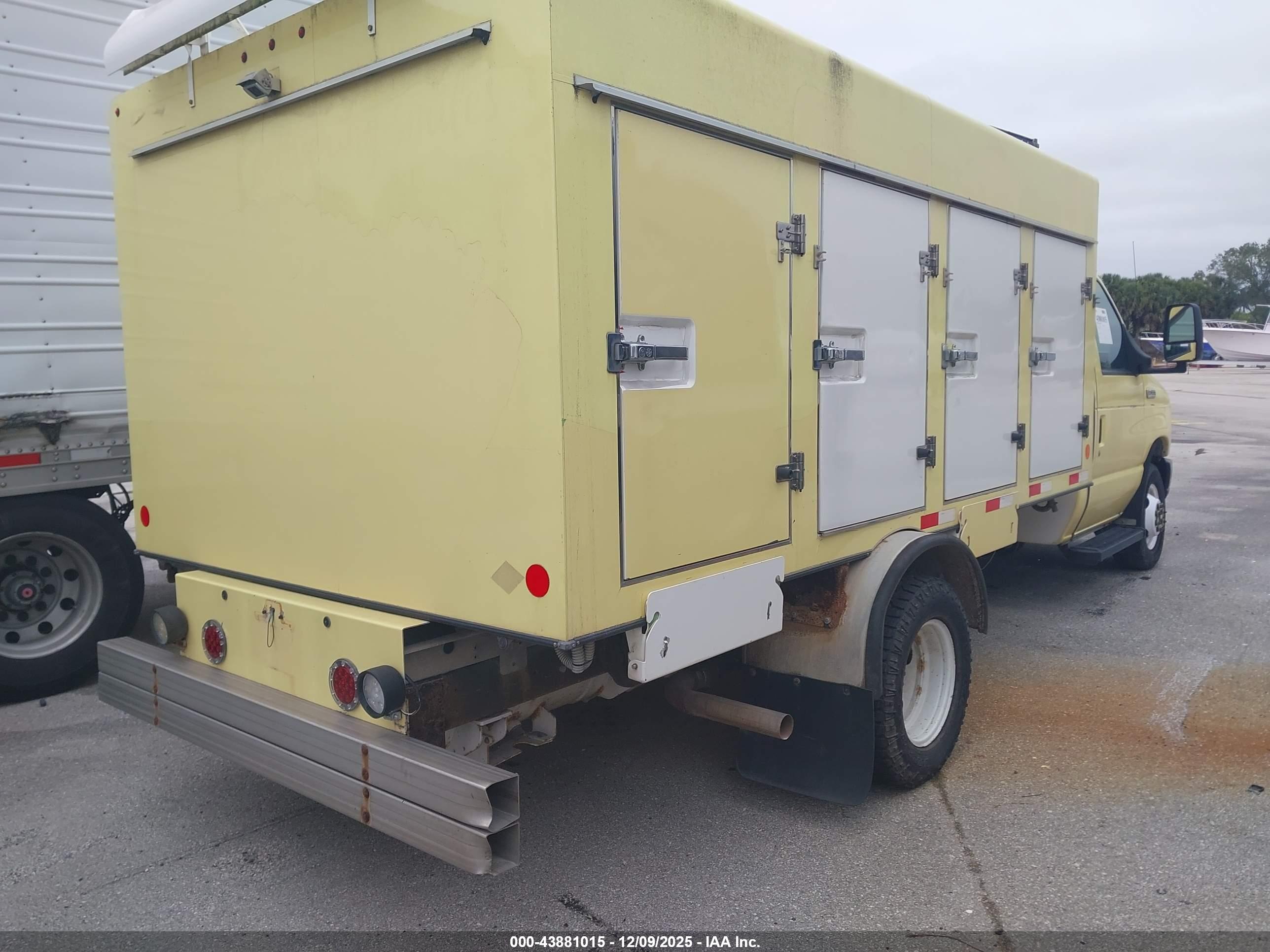 FORD E-450 image 4