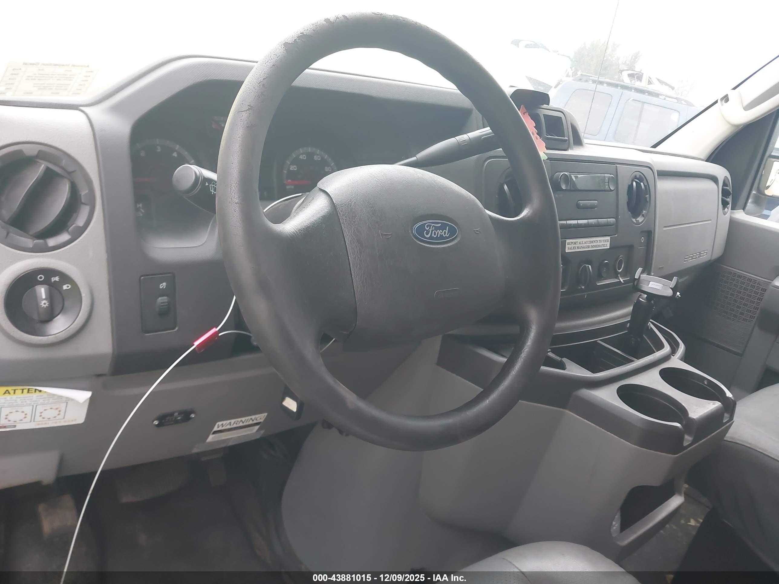 FORD E-450 image 7