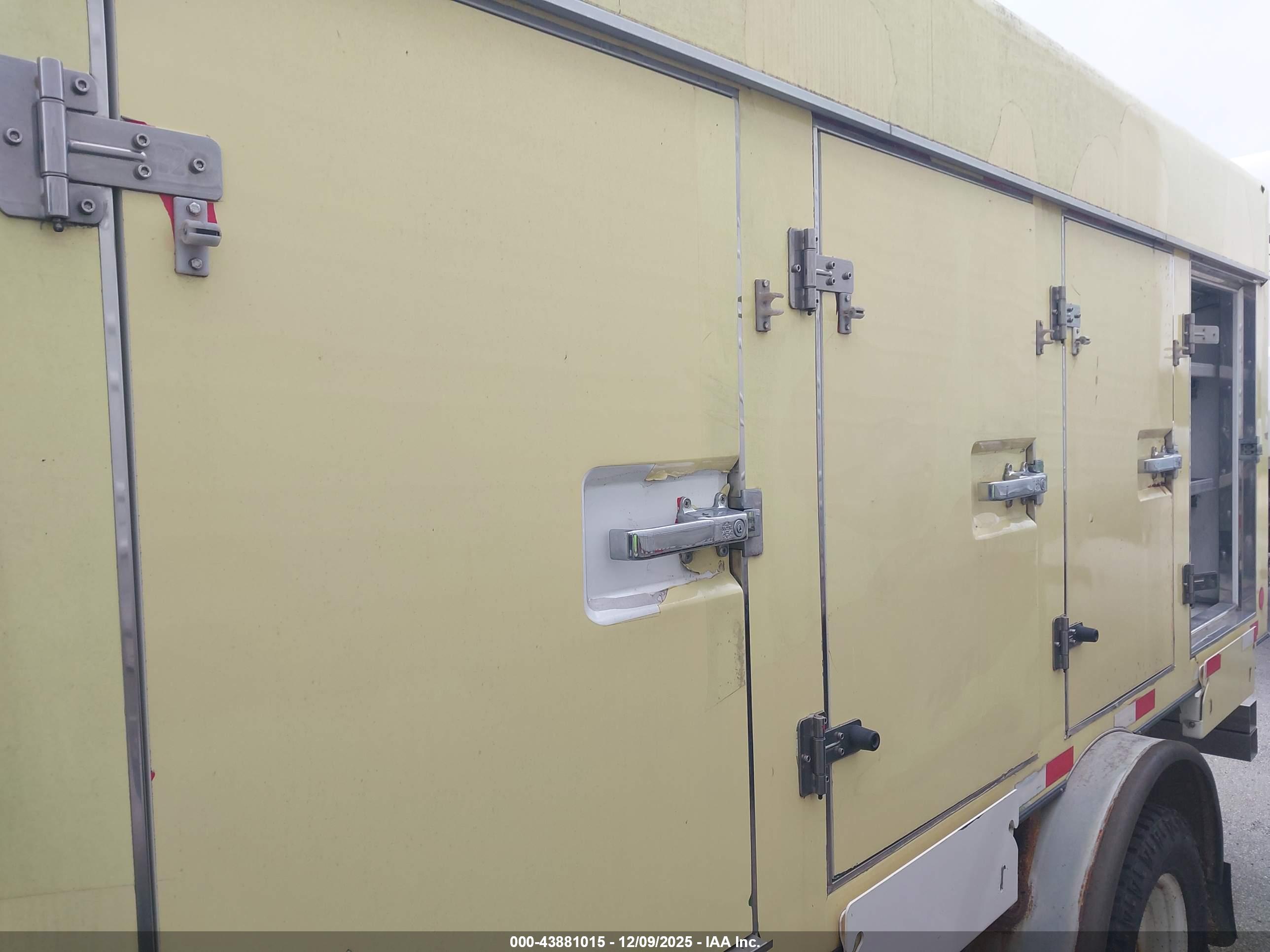 FORD E-450 image 8