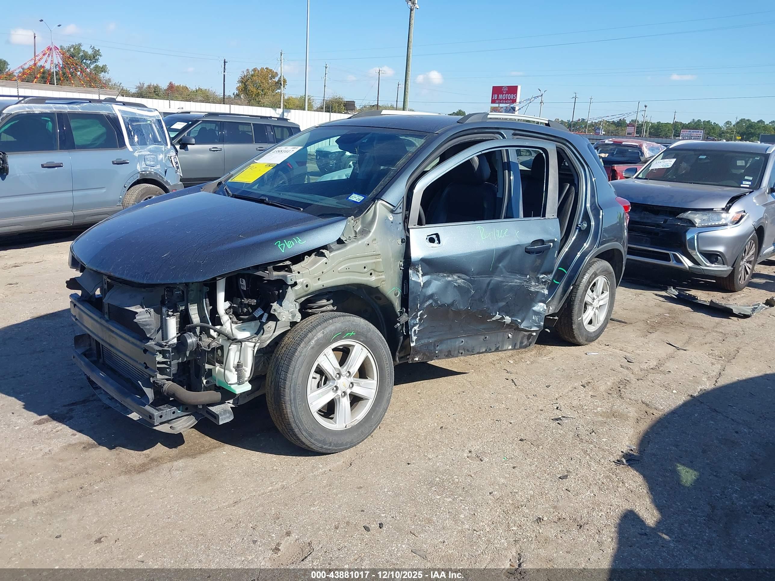 CHEVROLET TRAX image 2