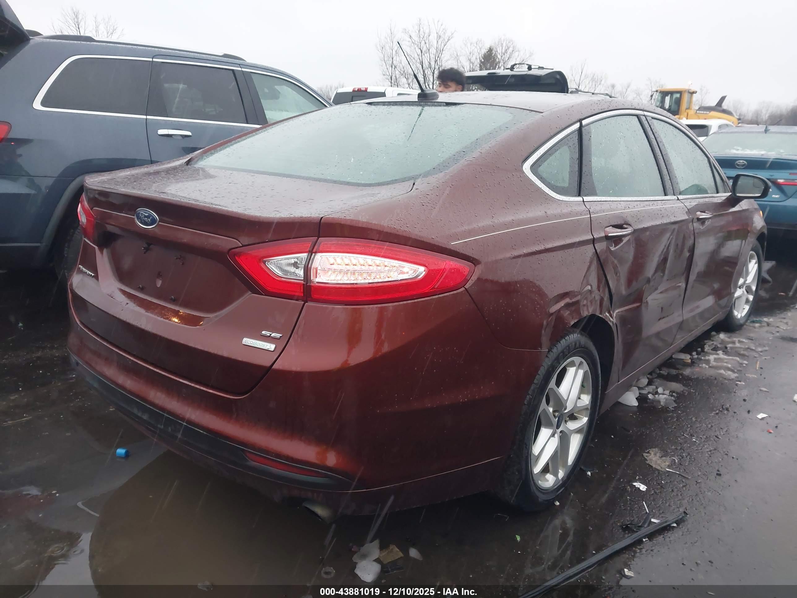 FORD FUSION image 4