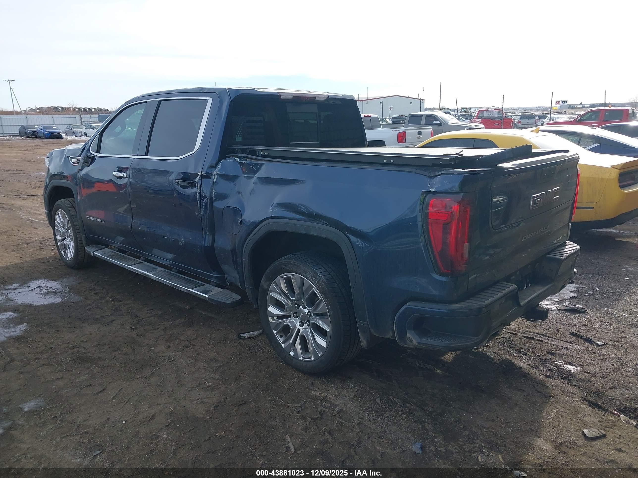 GMC SIERRA image 3