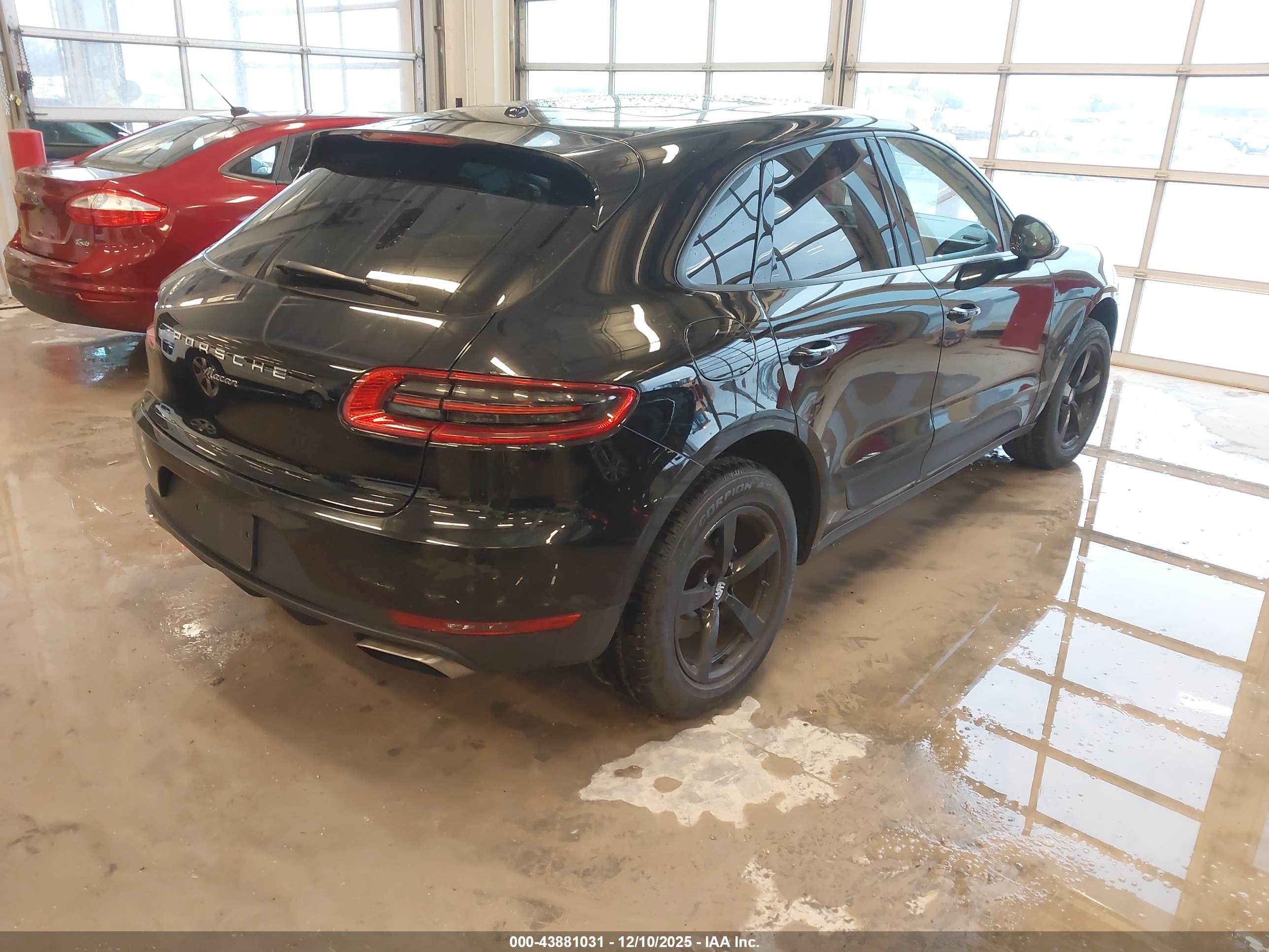 PORSCHE MACAN image 4