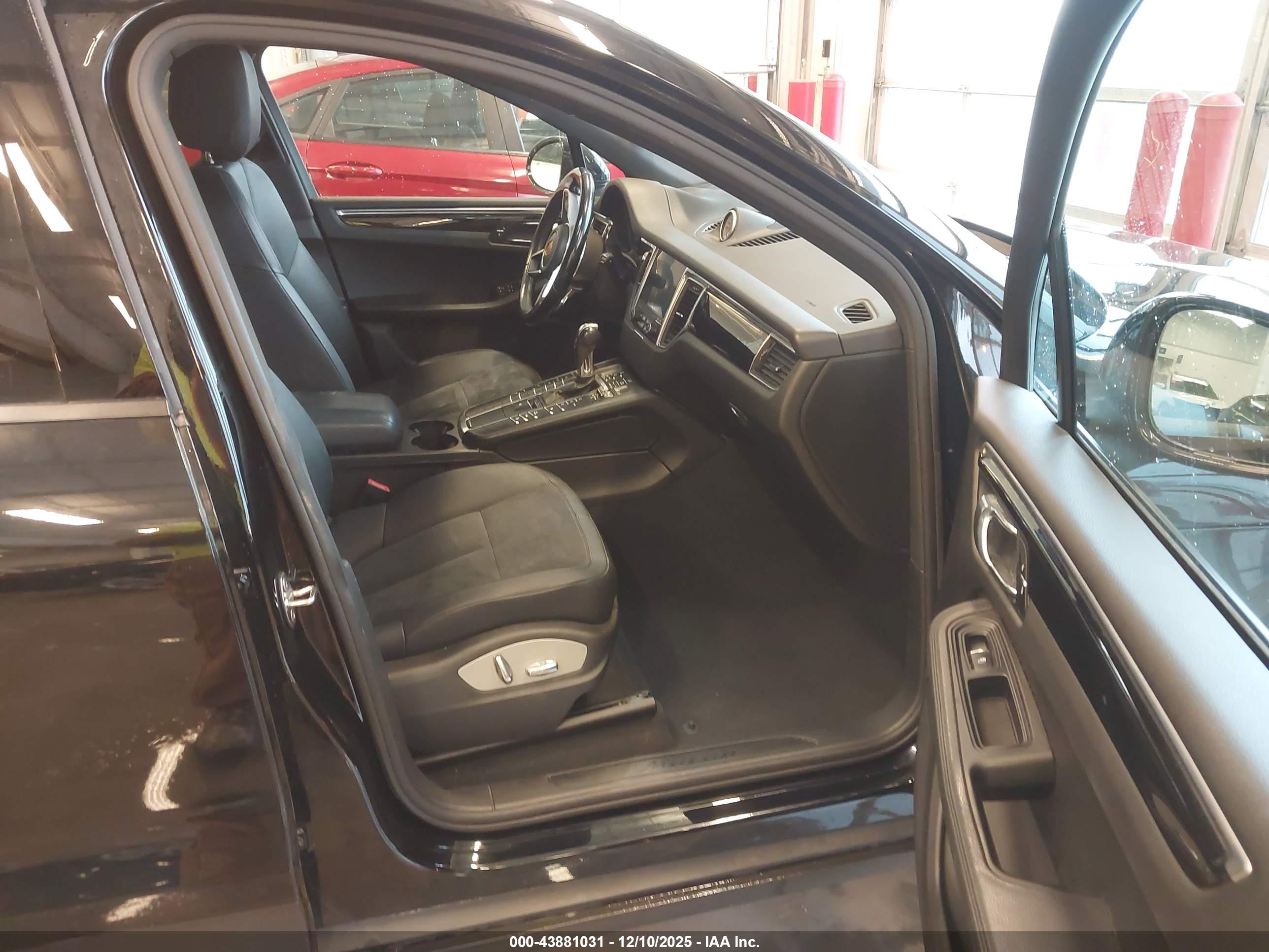 PORSCHE MACAN image 5