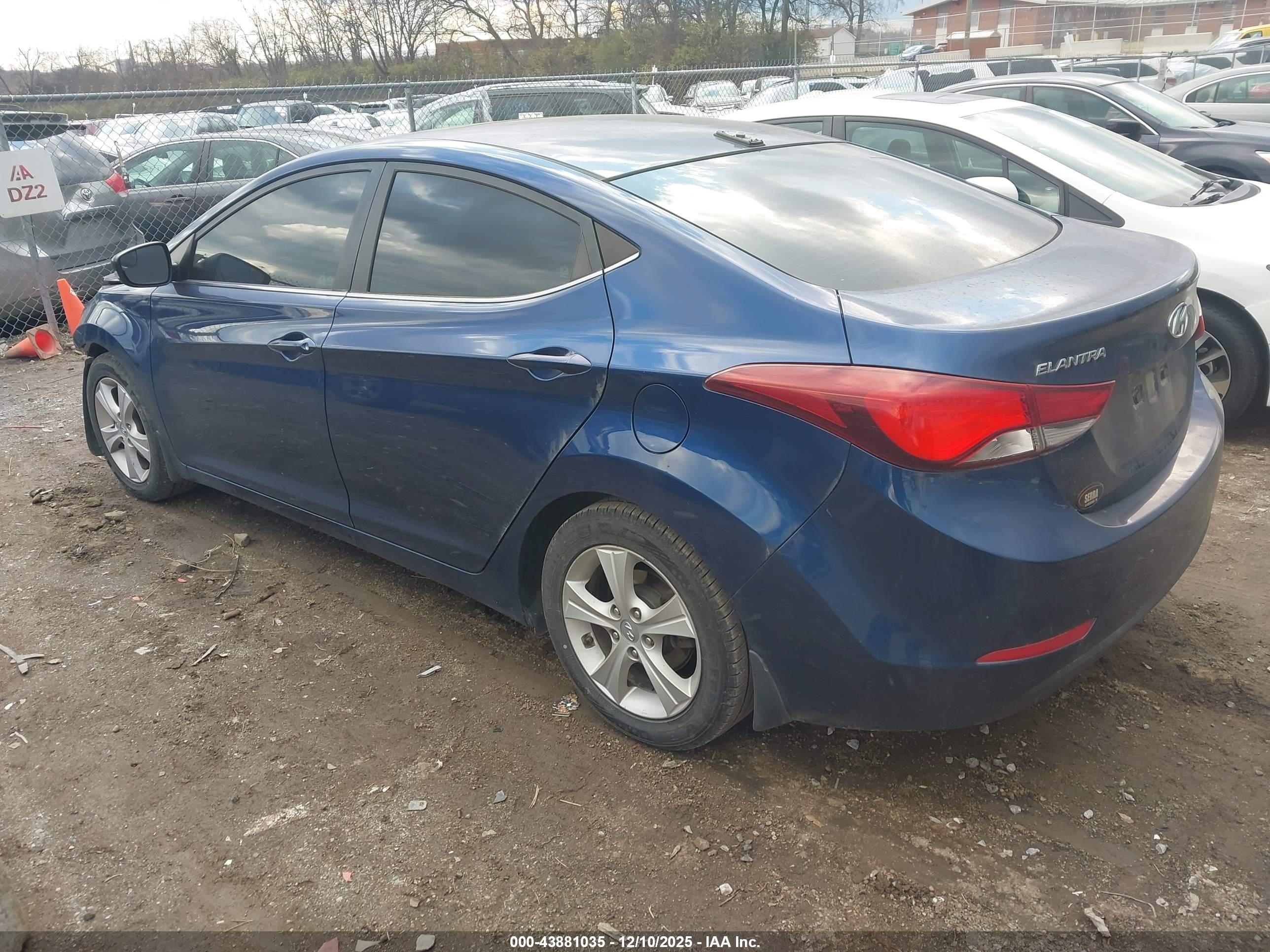 HYUNDAI ELANTRA image 3
