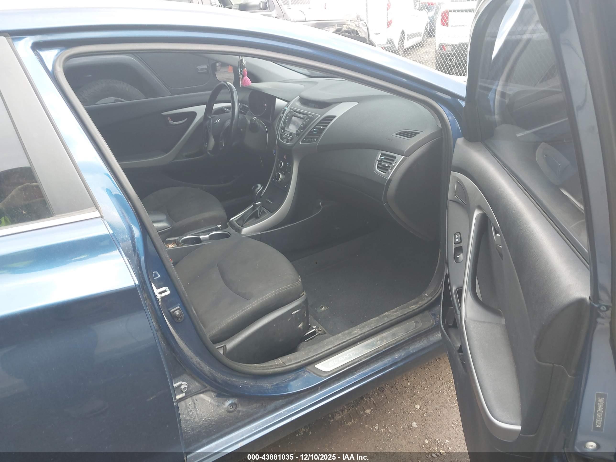 HYUNDAI ELANTRA image 5