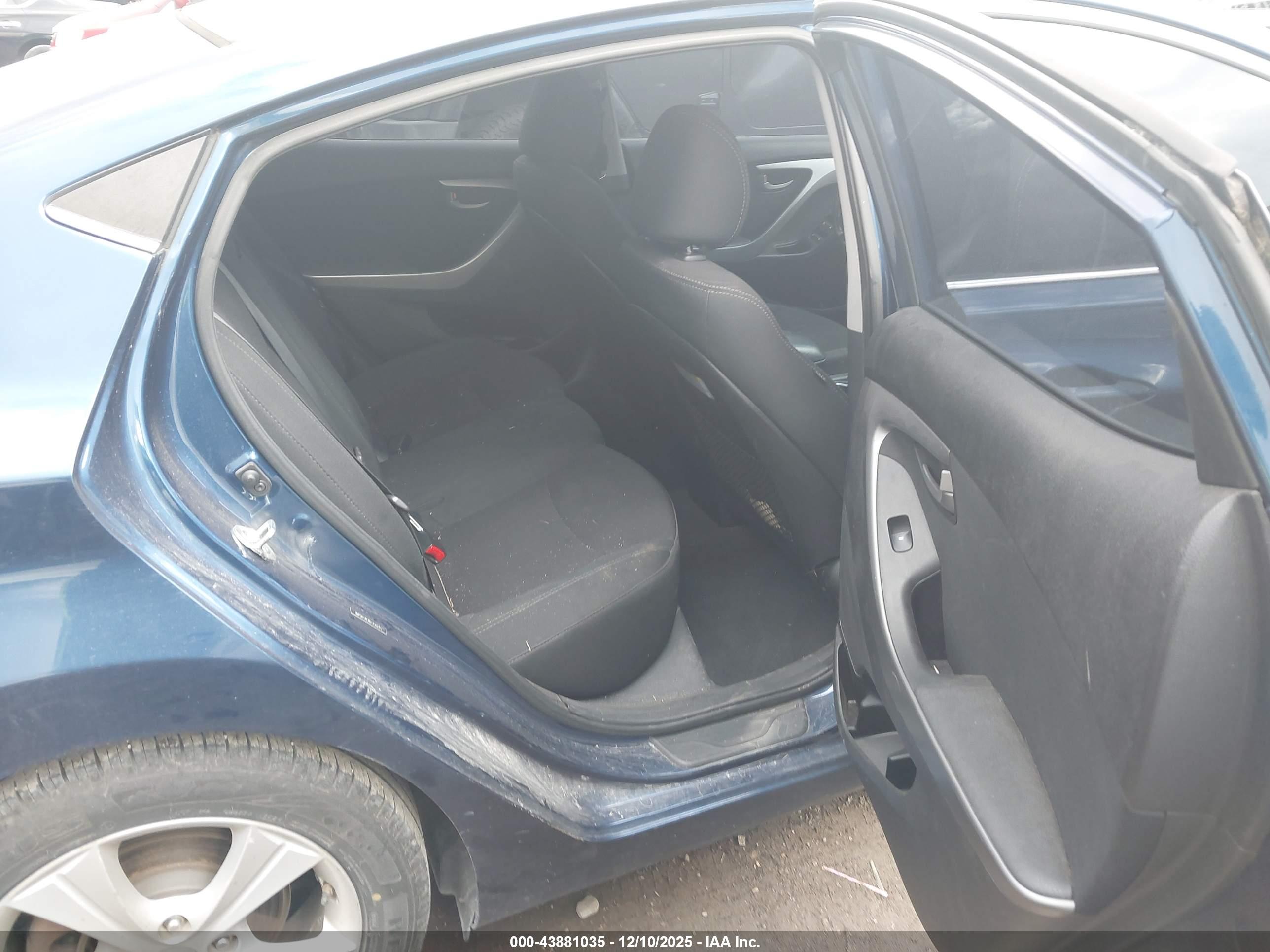 HYUNDAI ELANTRA image 8