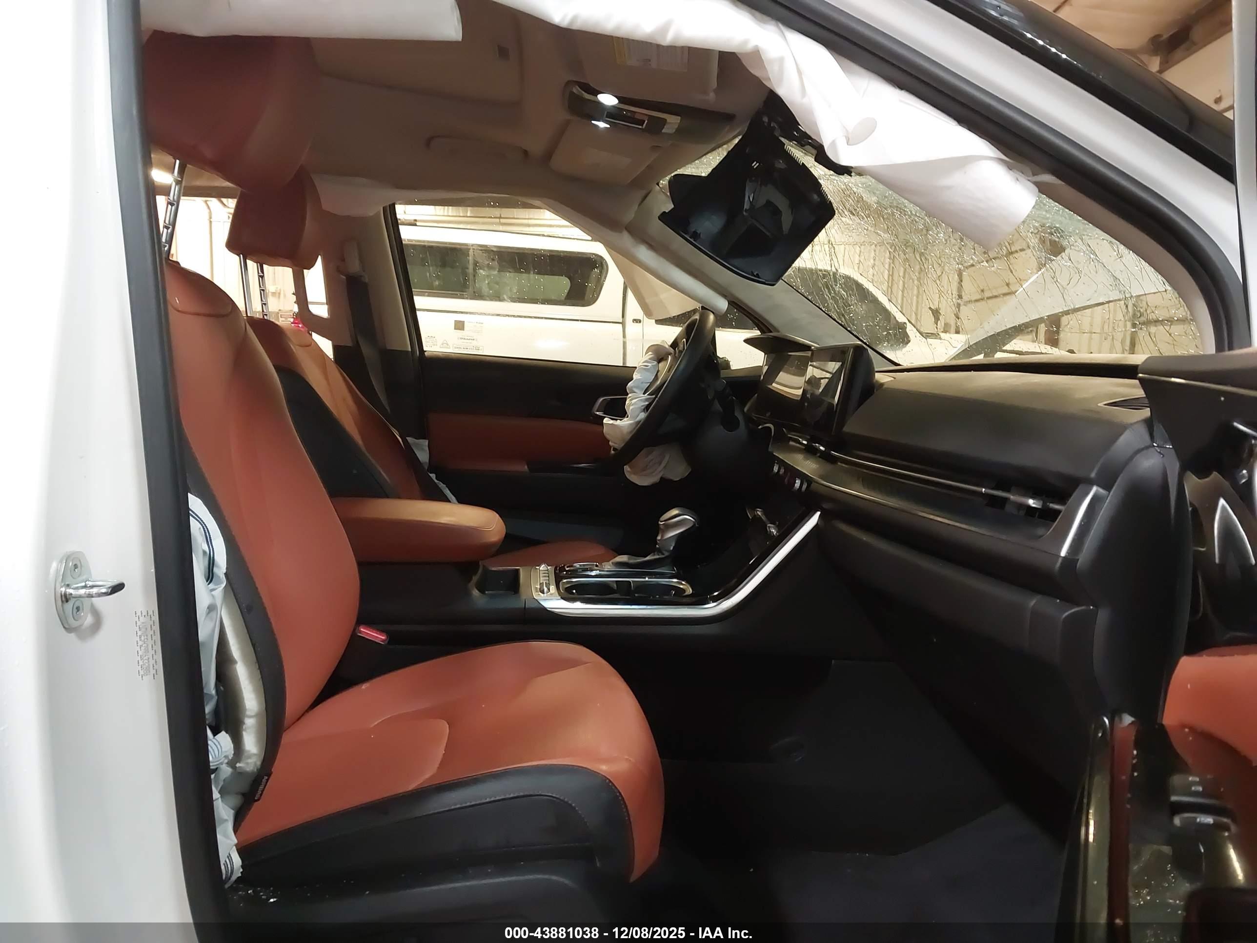 KIA CARNIVAL image 5