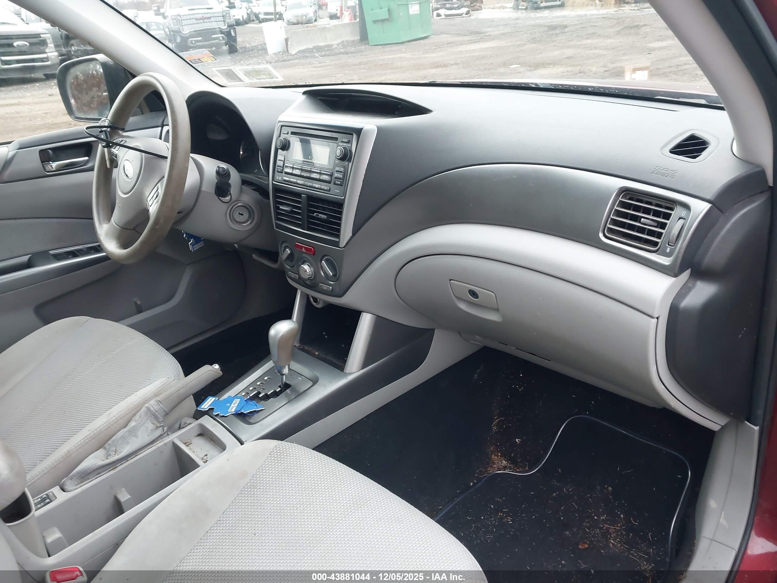 SUBARU FORESTER image 5