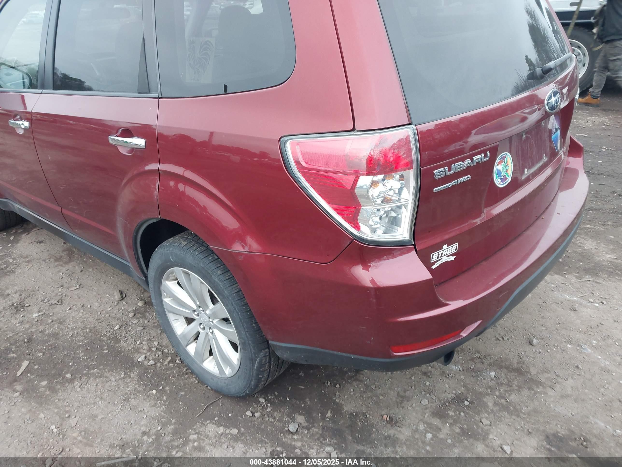 SUBARU FORESTER image 6
