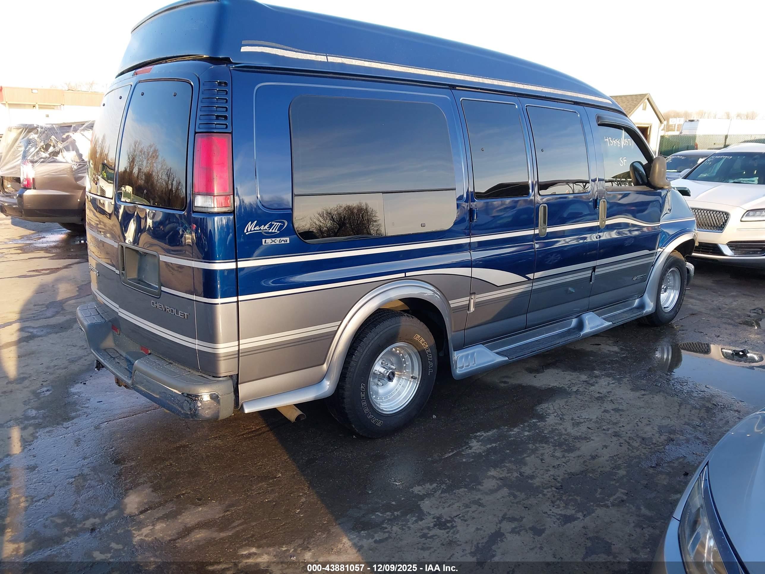 CHEVROLET EXPRESS image 4