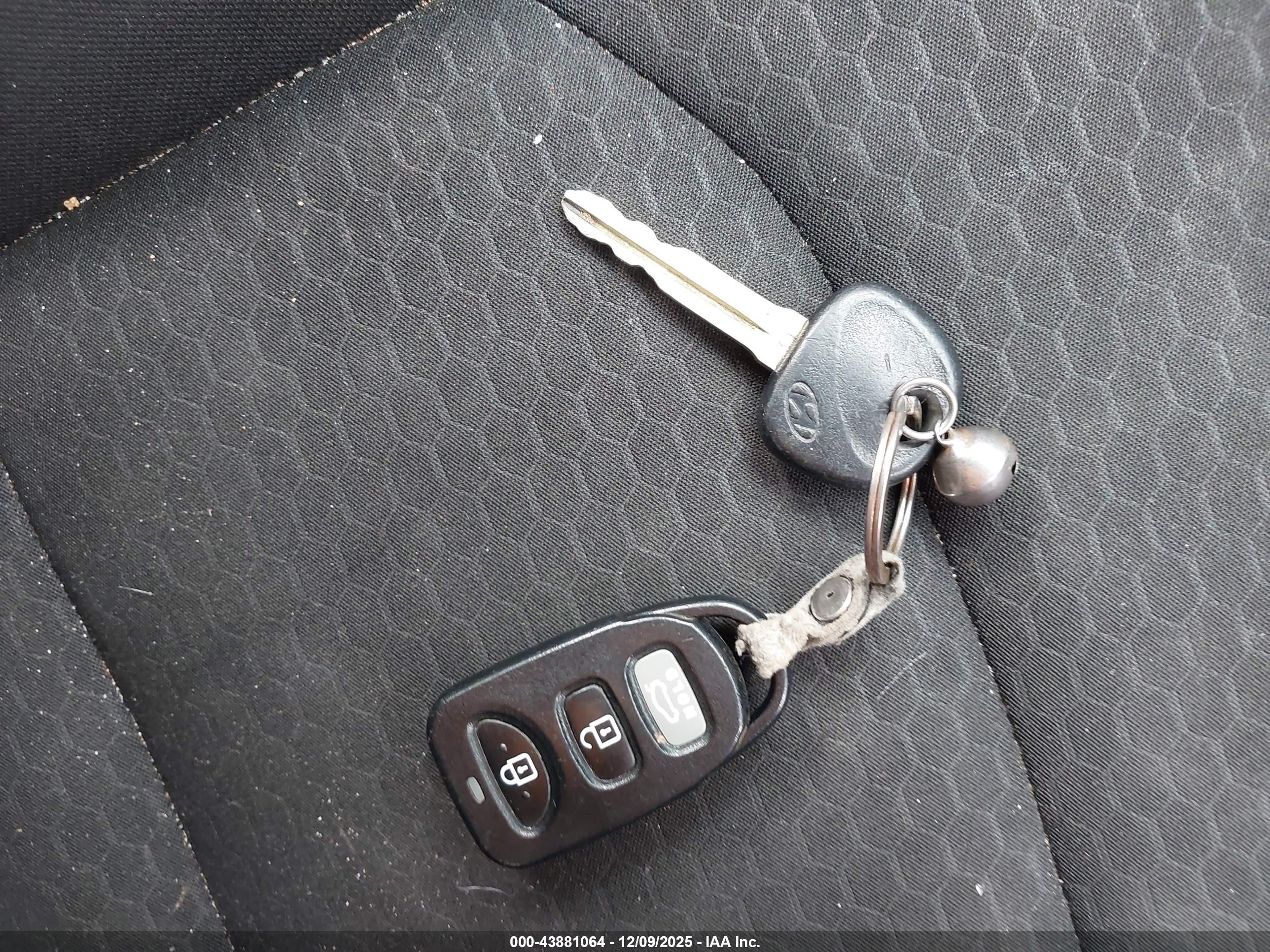 HYUNDAI ELANTRA image 11