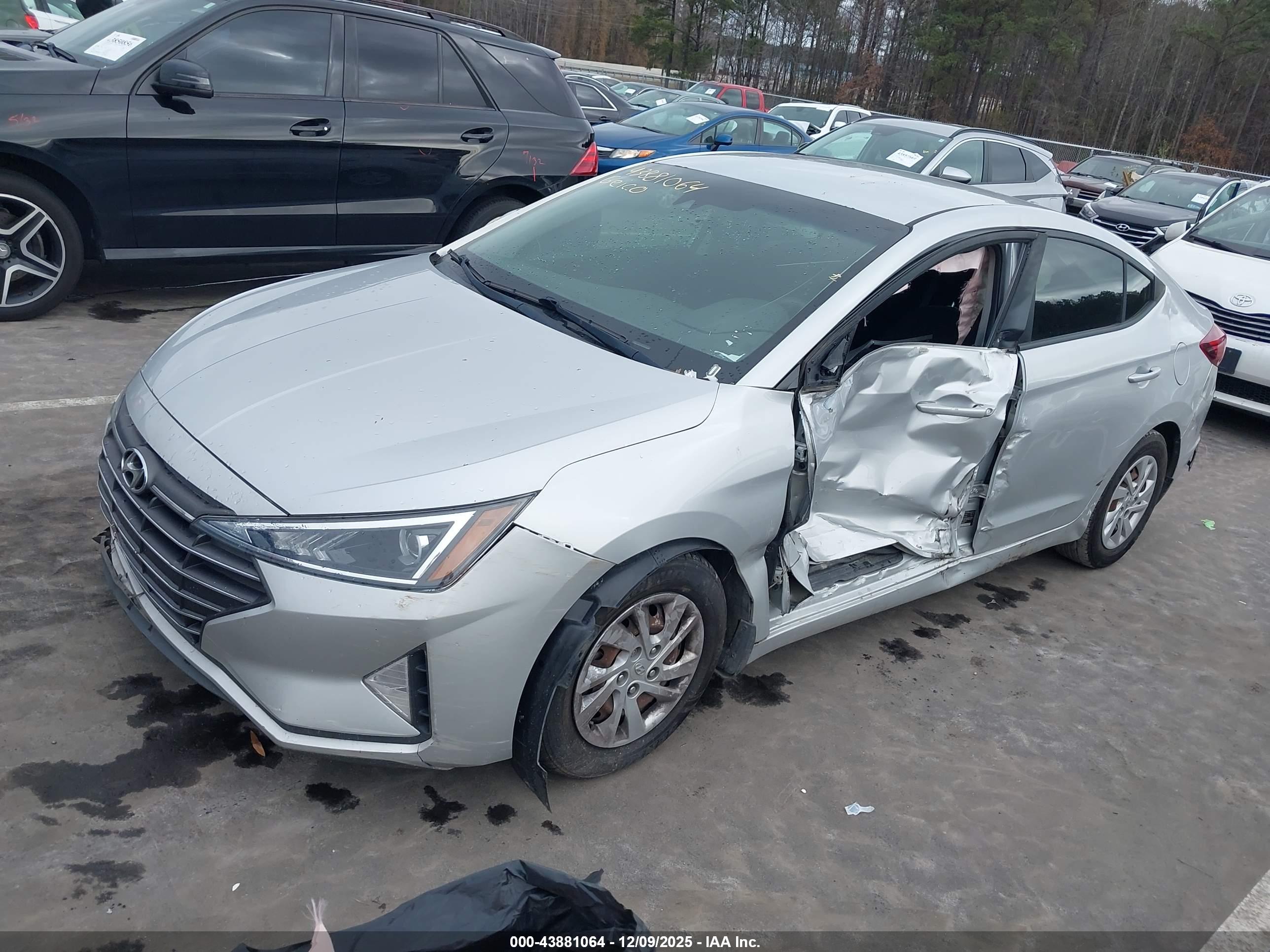 HYUNDAI ELANTRA image 2