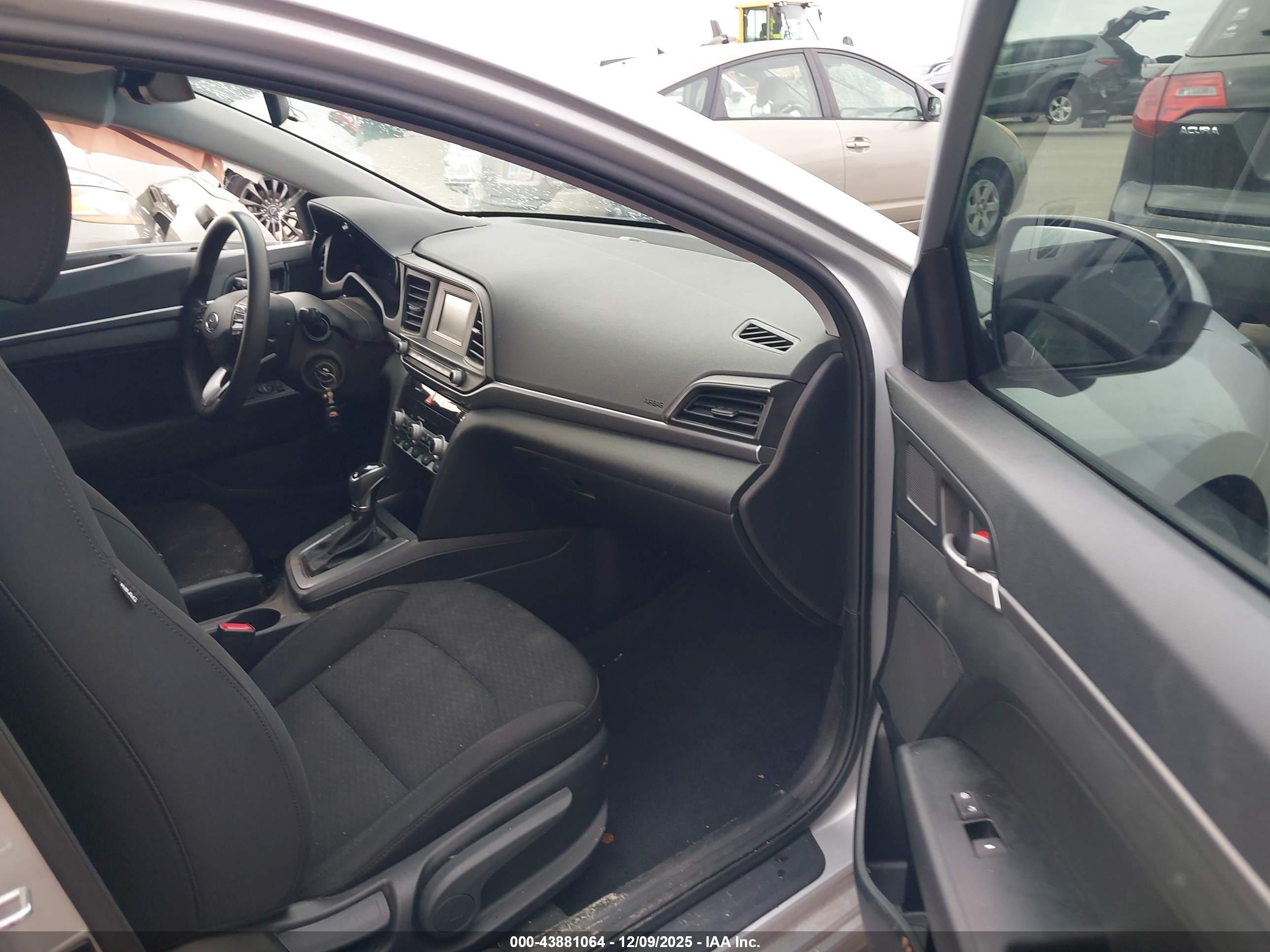 HYUNDAI ELANTRA image 5