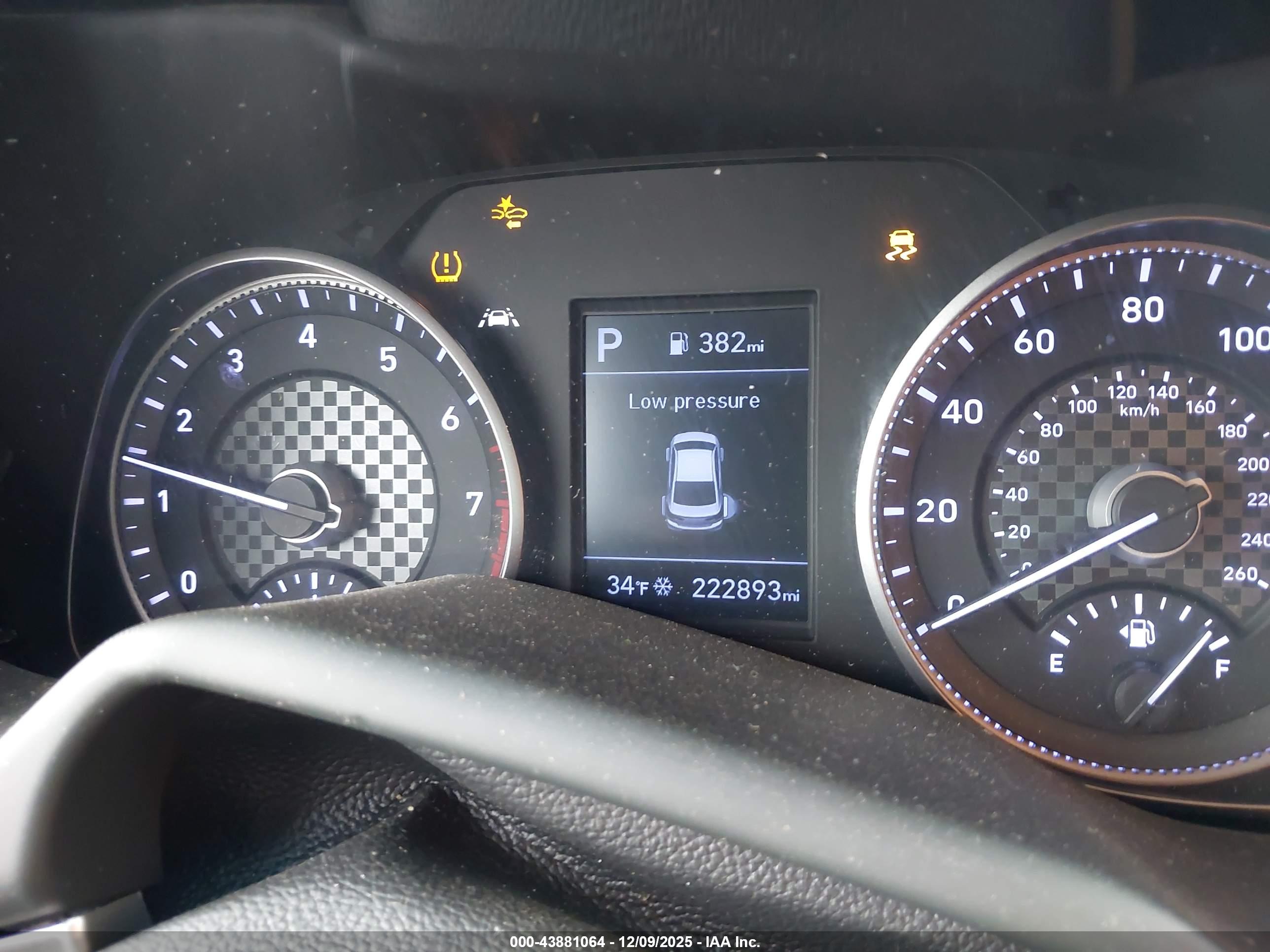 HYUNDAI ELANTRA image 7