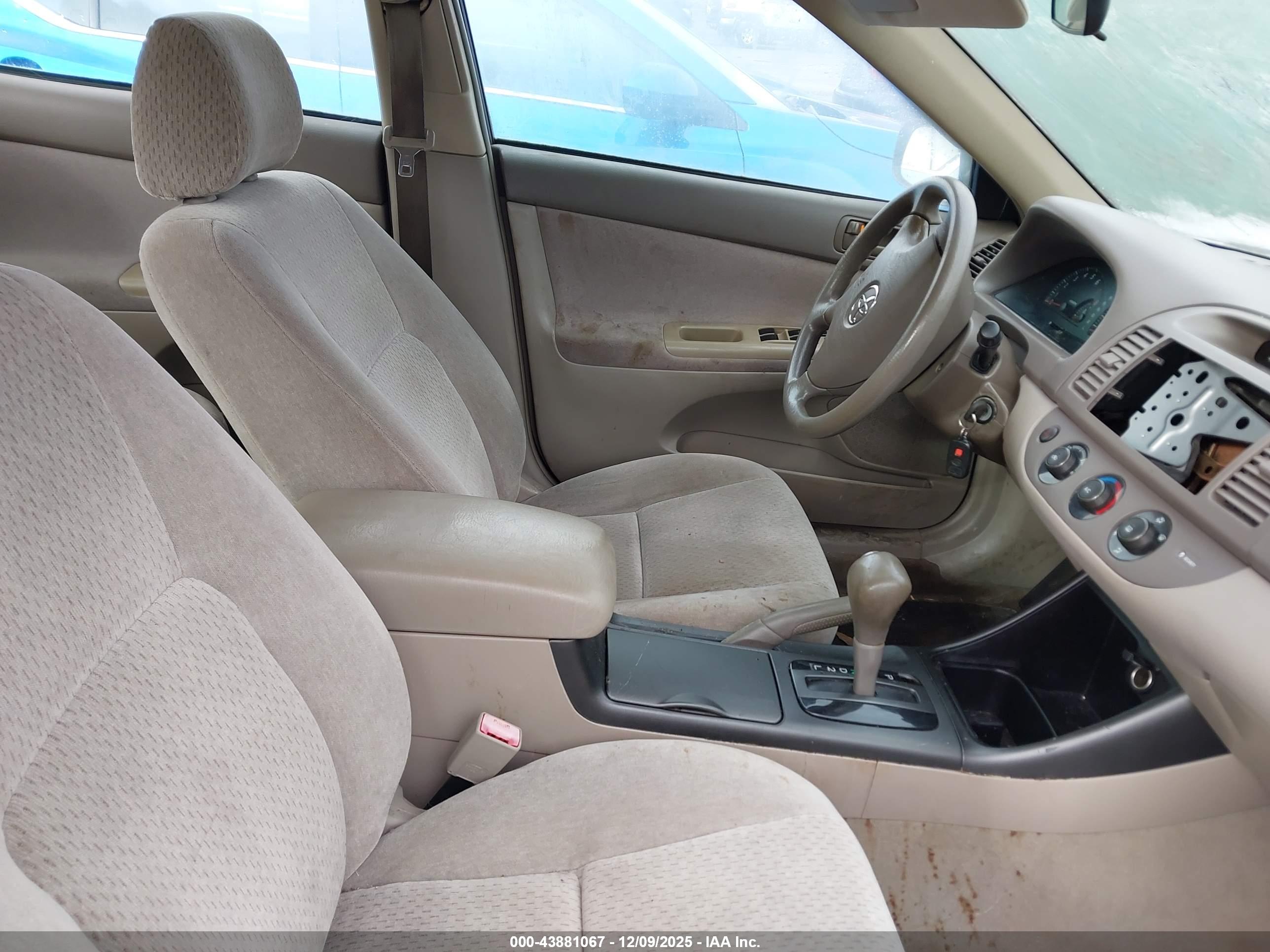TOYOTA CAMRY image 5