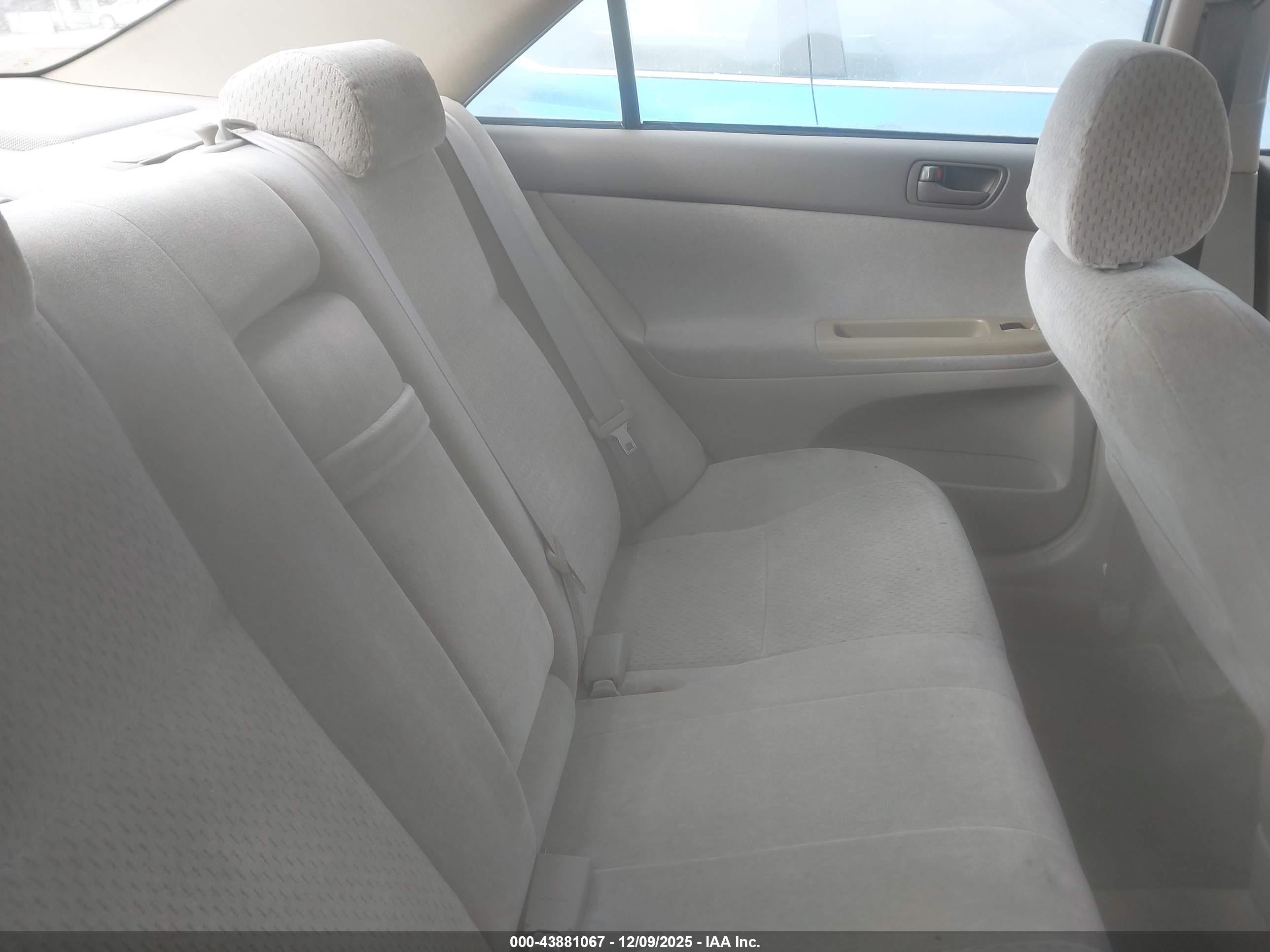 TOYOTA CAMRY image 8