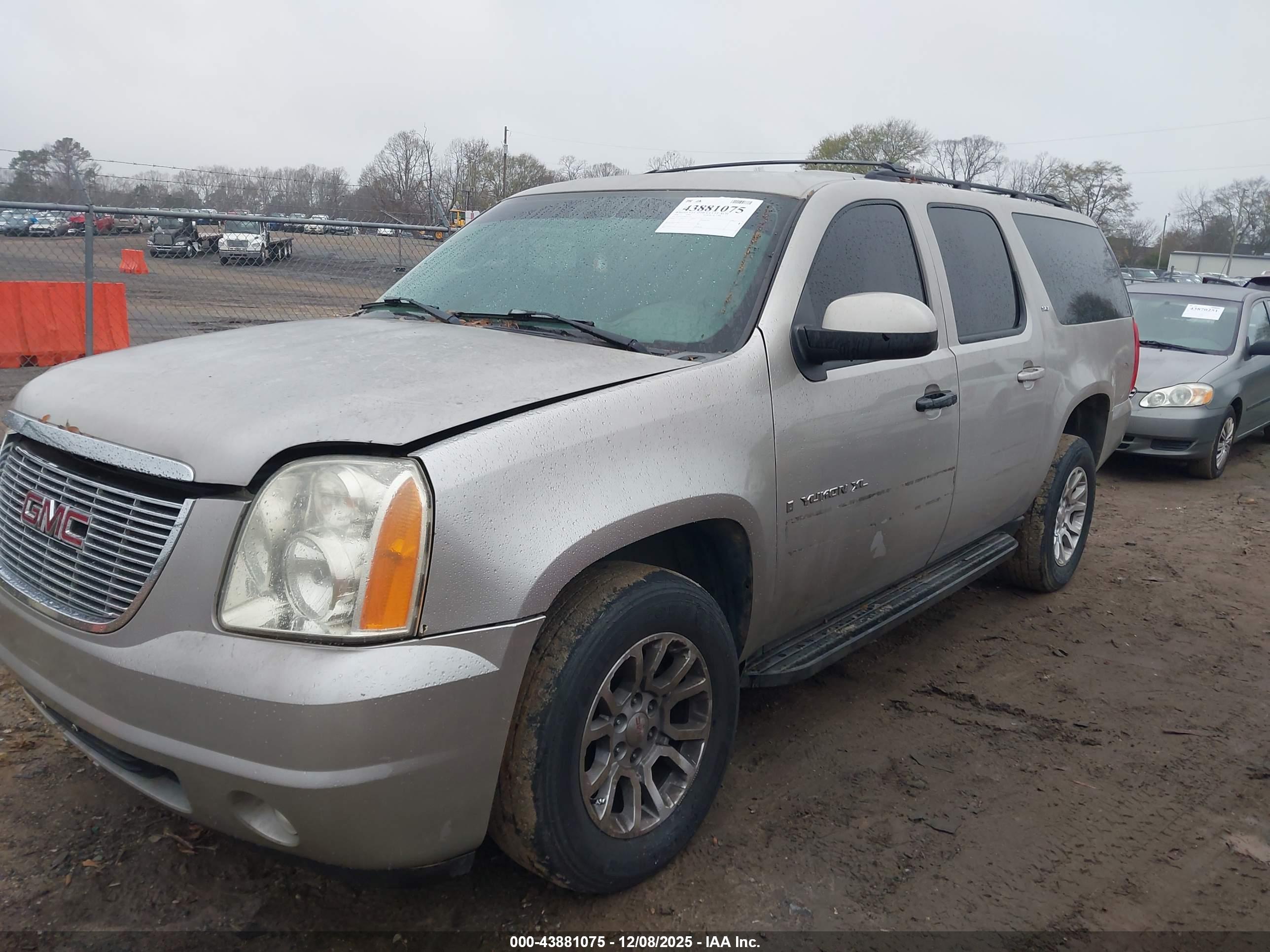 GMC YUKON image 2