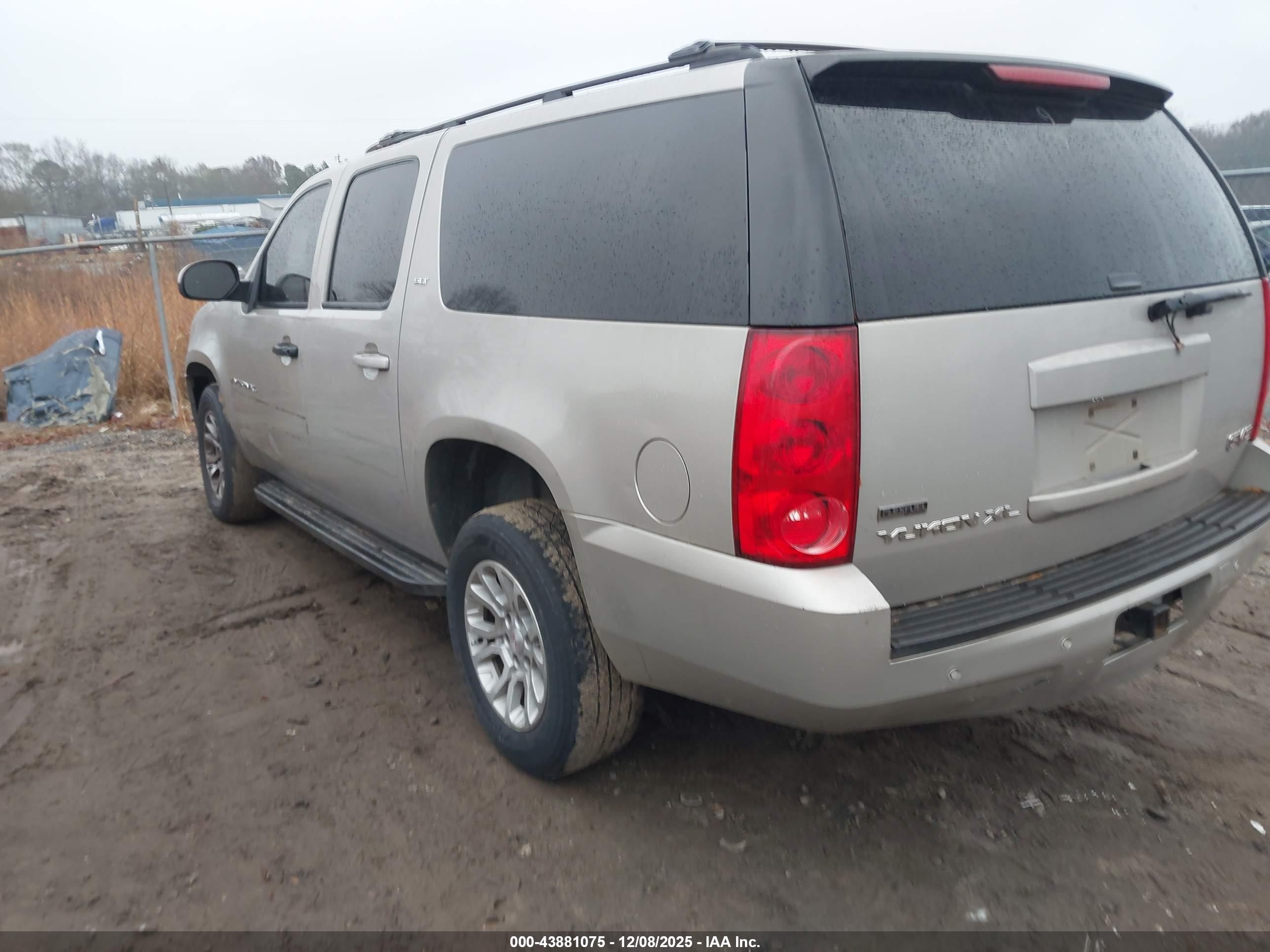 GMC YUKON image 3