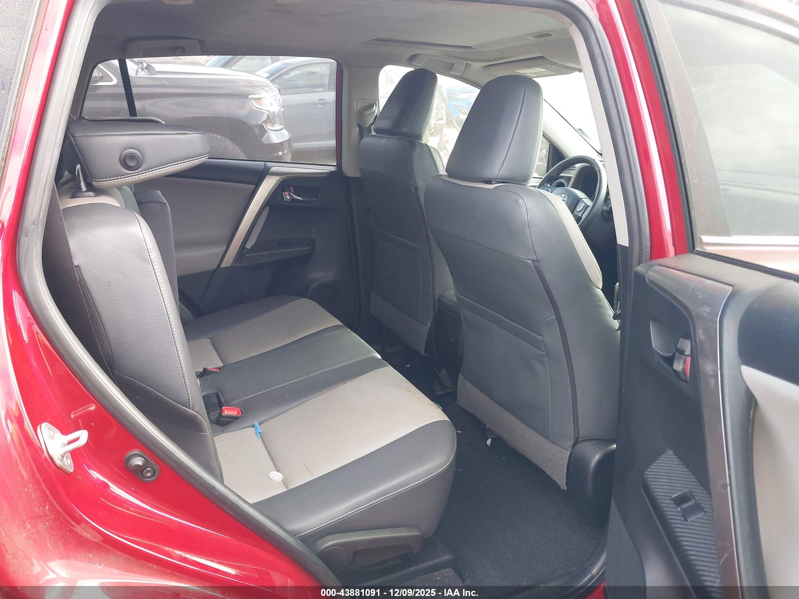 TOYOTA RAV4 image 8