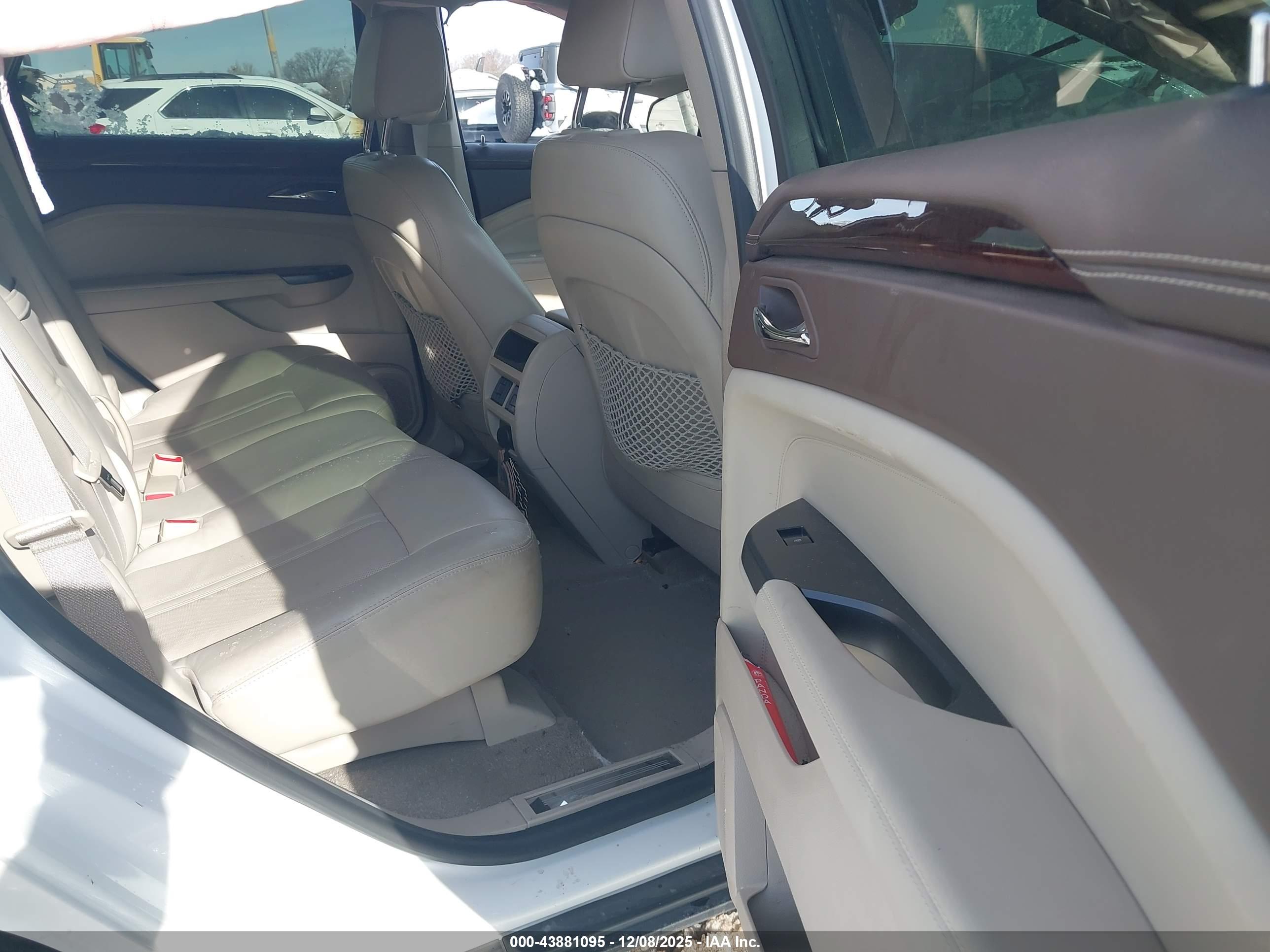 CADILLAC SRX image 8