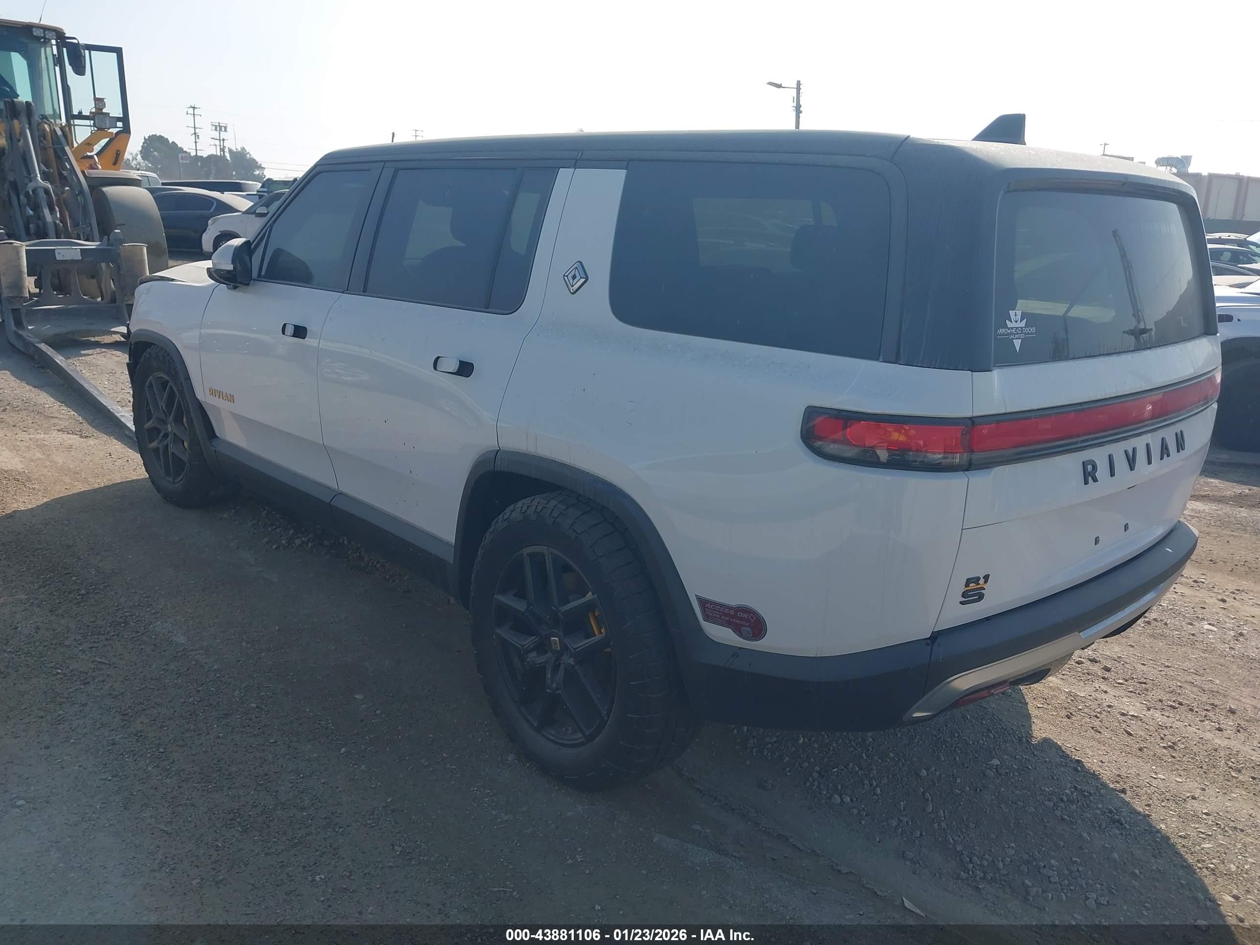 RIVIAN R1S image 3