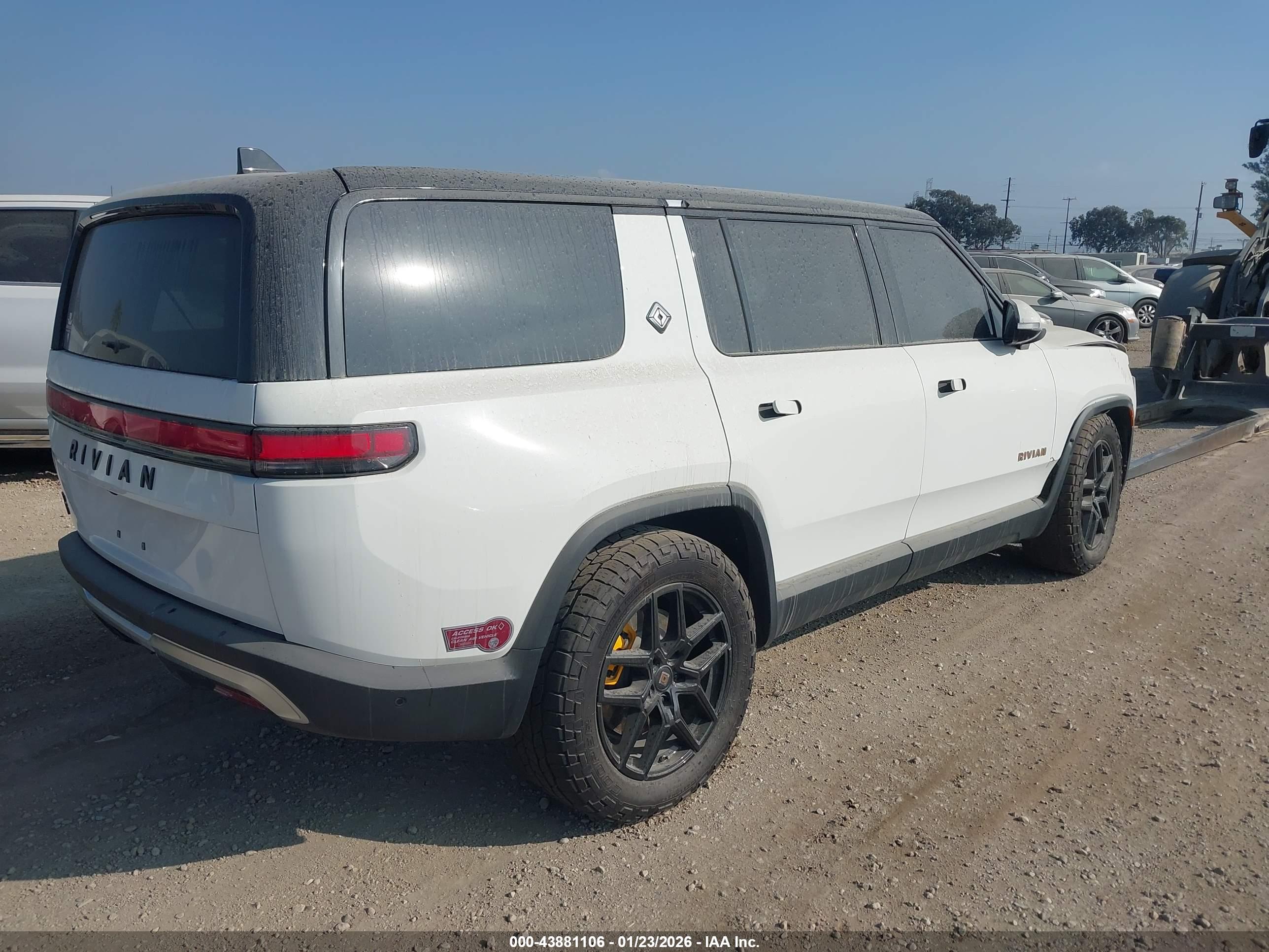 RIVIAN R1S image 4