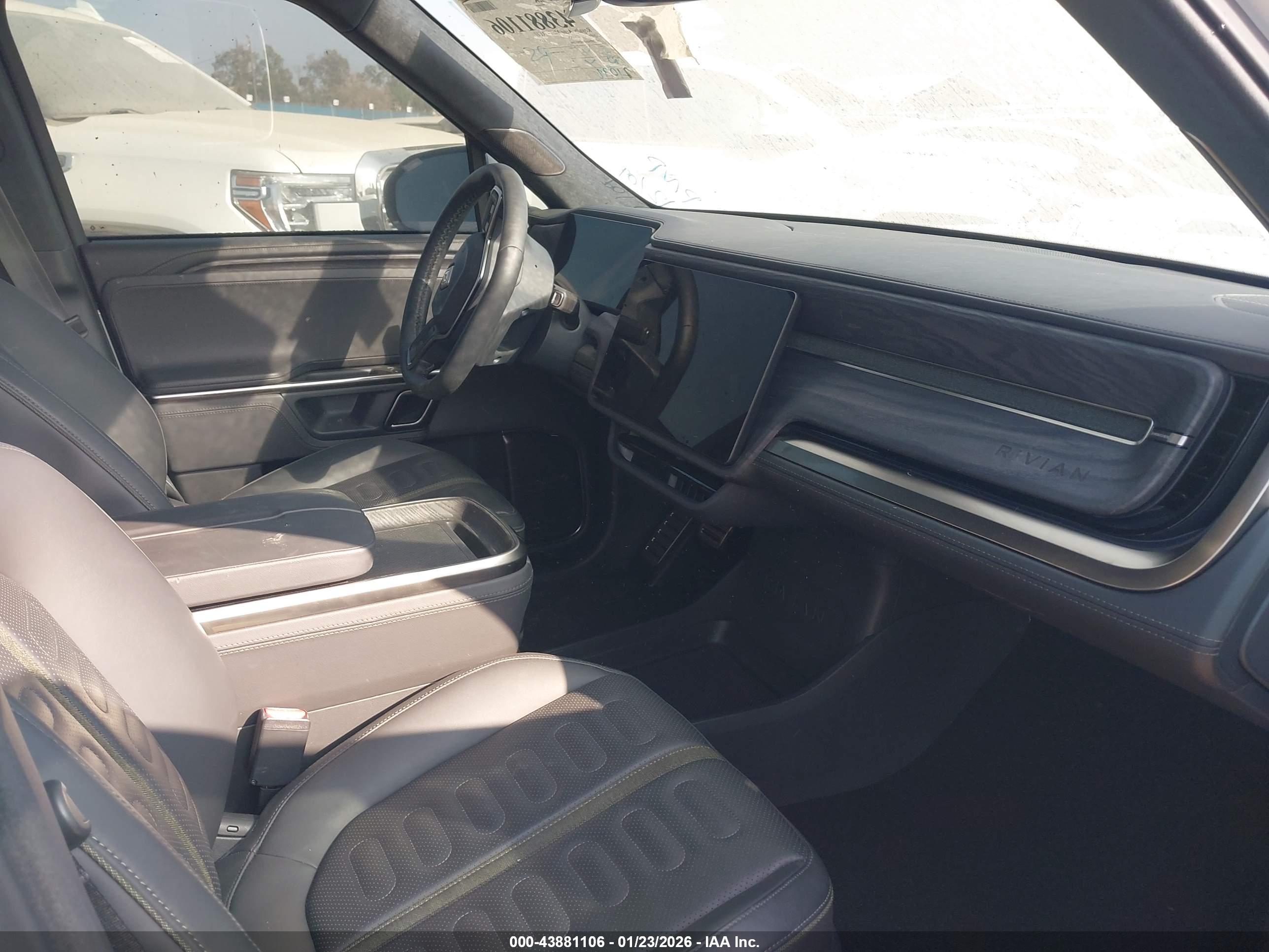 RIVIAN R1S image 5
