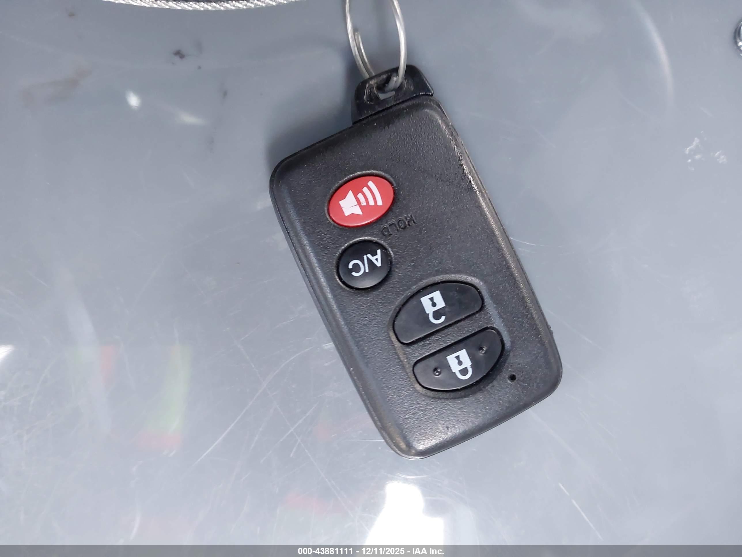 TOYOTA PRIUS image 11