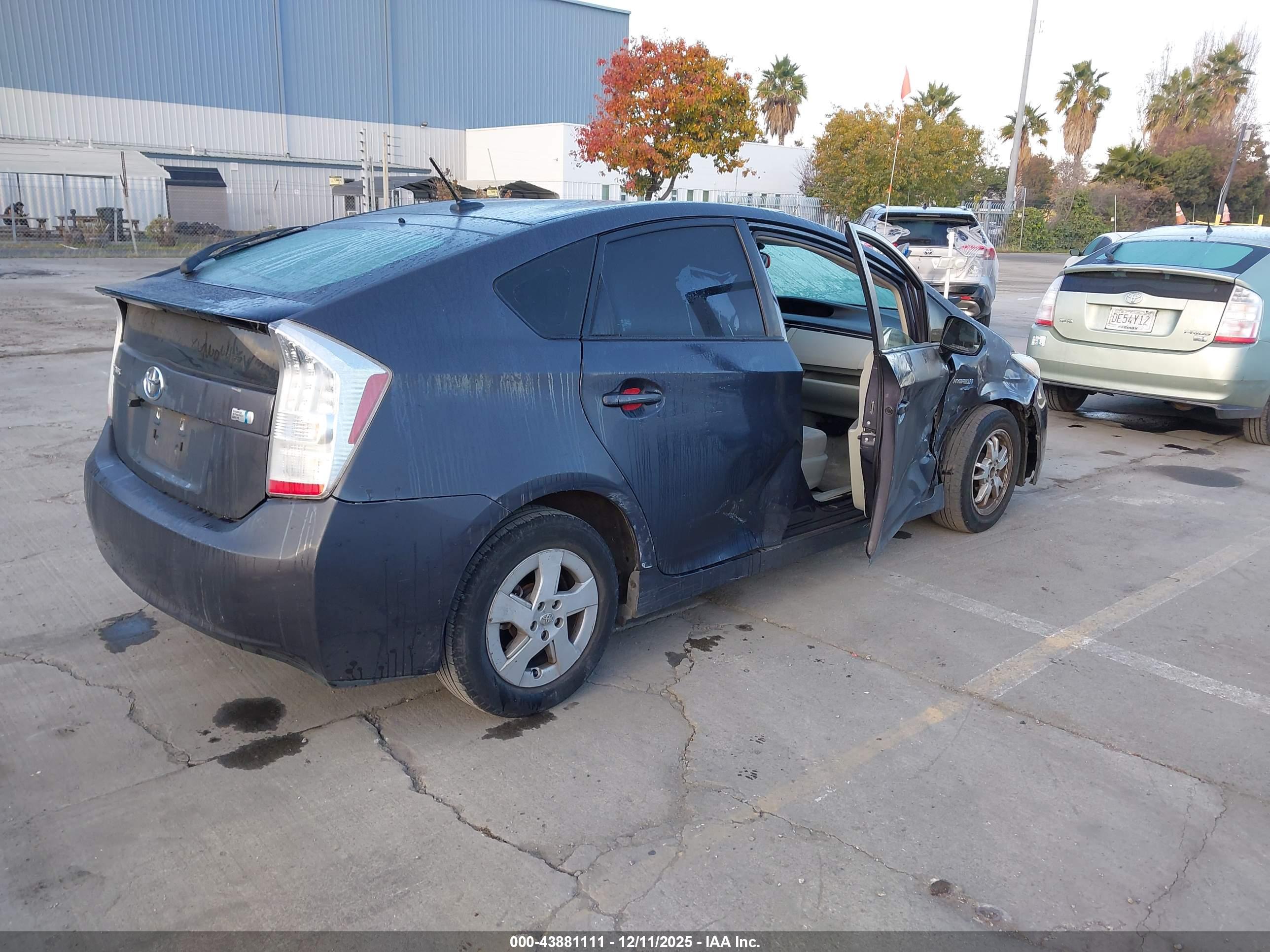 TOYOTA PRIUS image 4