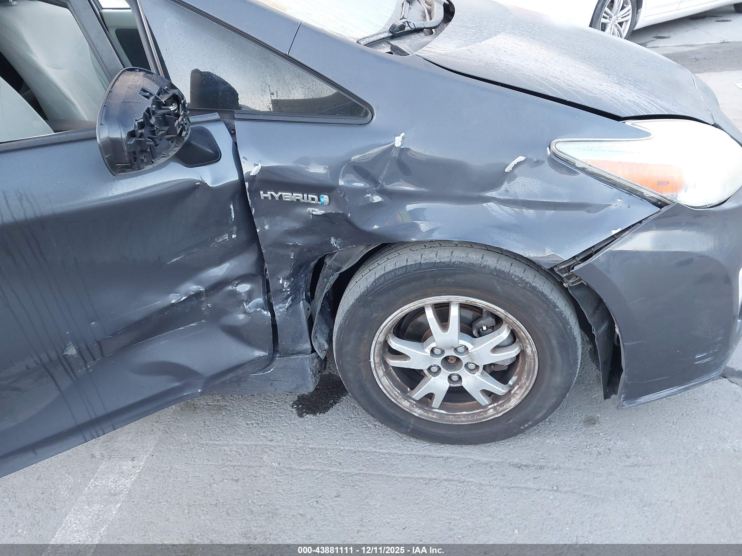 TOYOTA PRIUS image 6