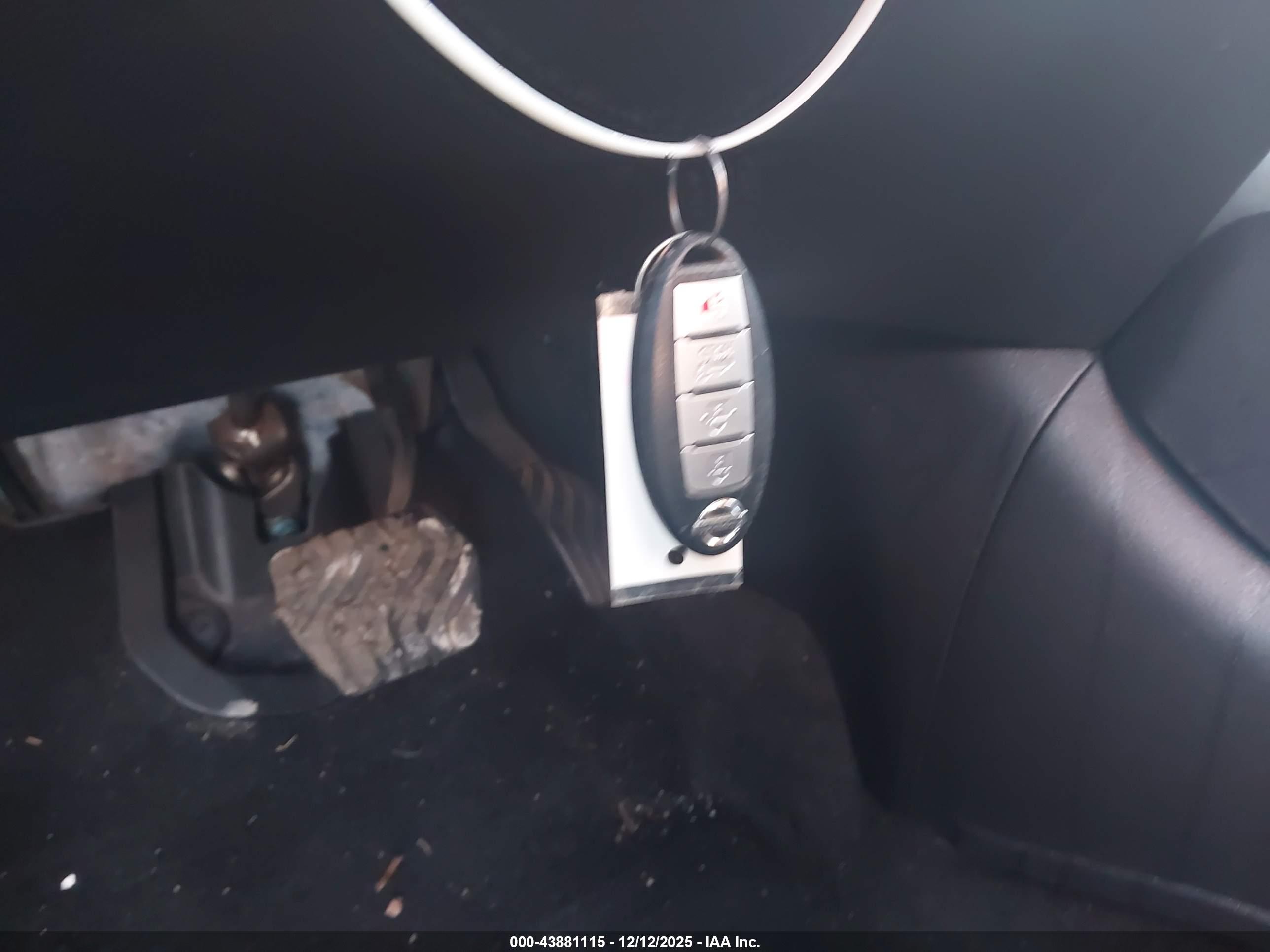 NISSAN ROGUE image 11