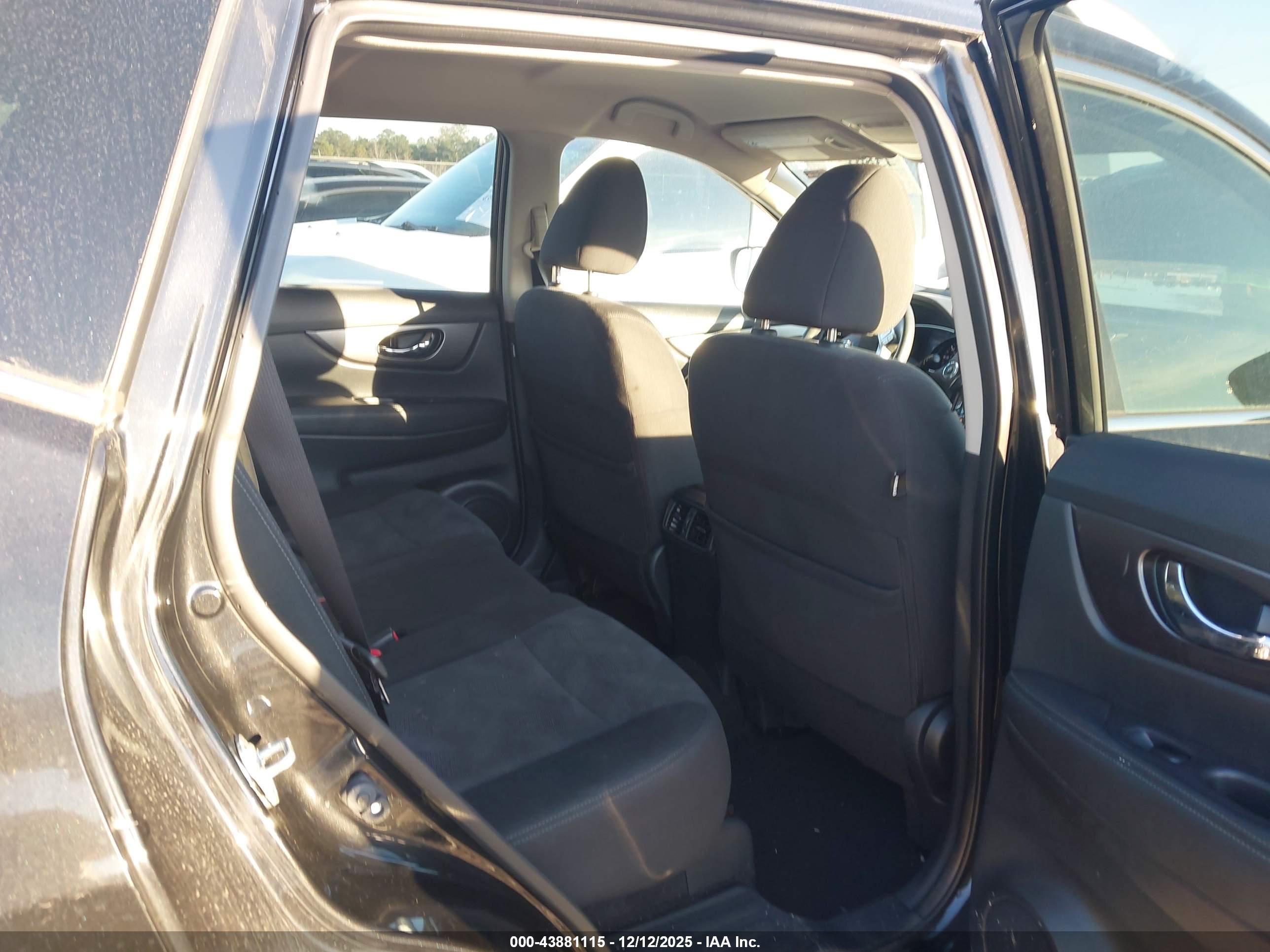 NISSAN ROGUE image 8