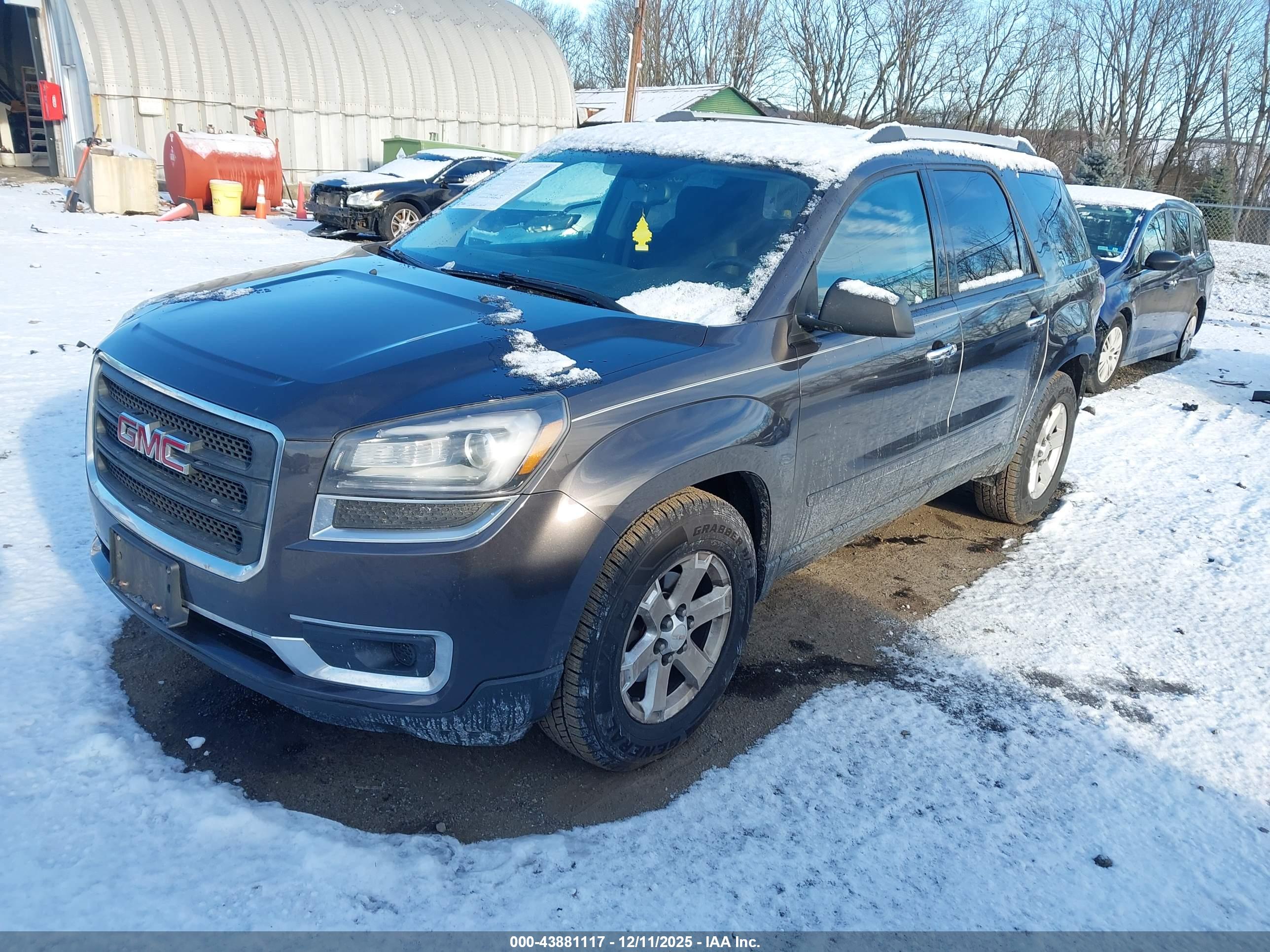 GMC ACADIA image 2