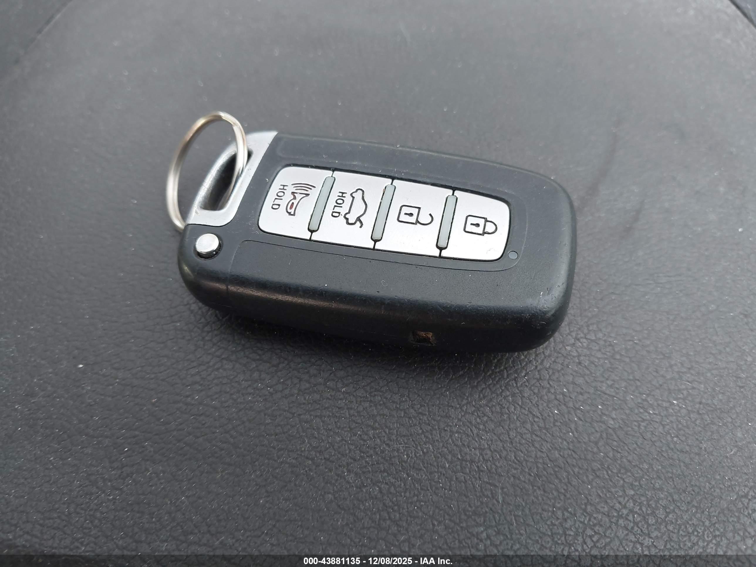 HYUNDAI ELANTRA image 11