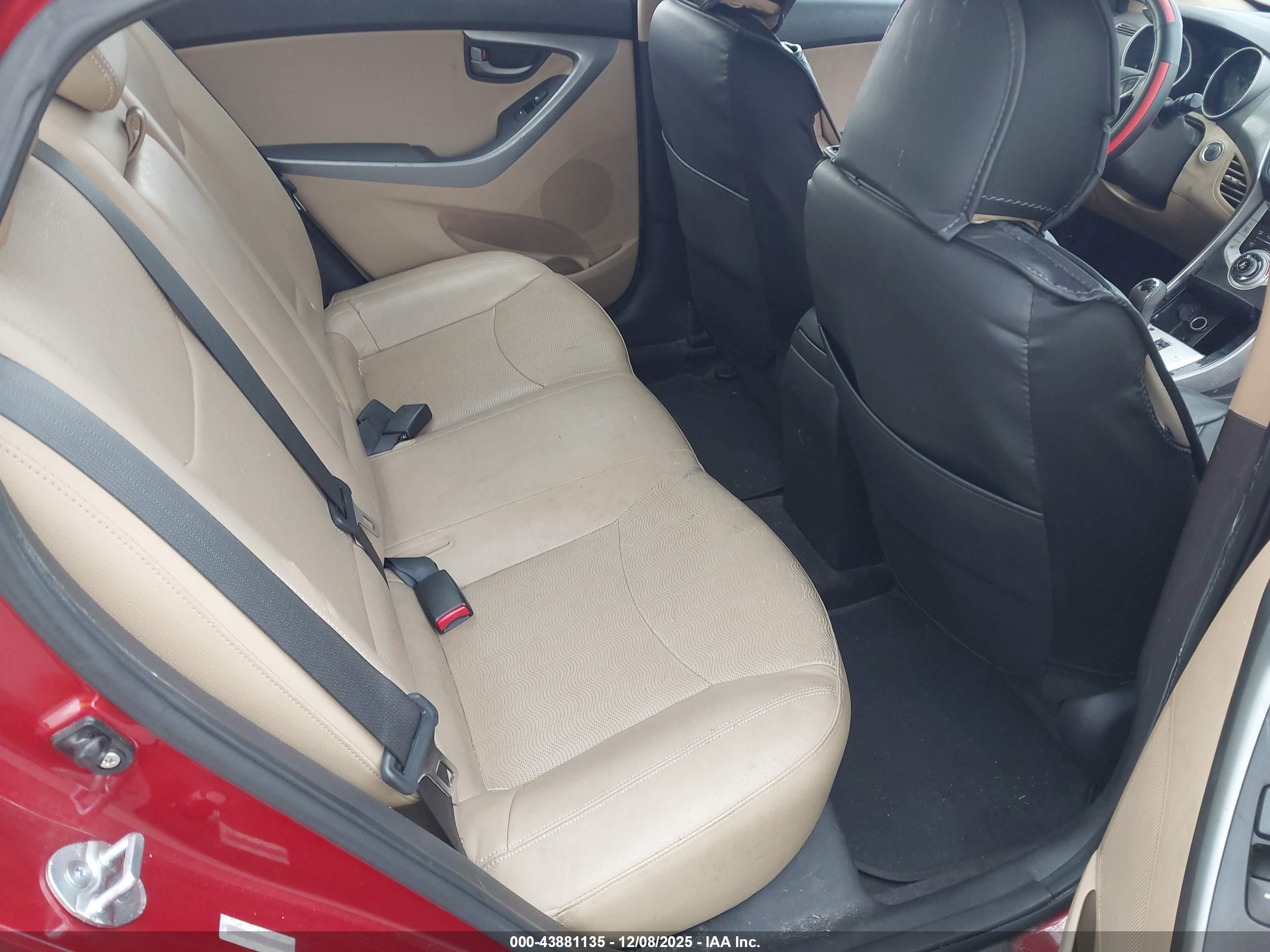 HYUNDAI ELANTRA image 8