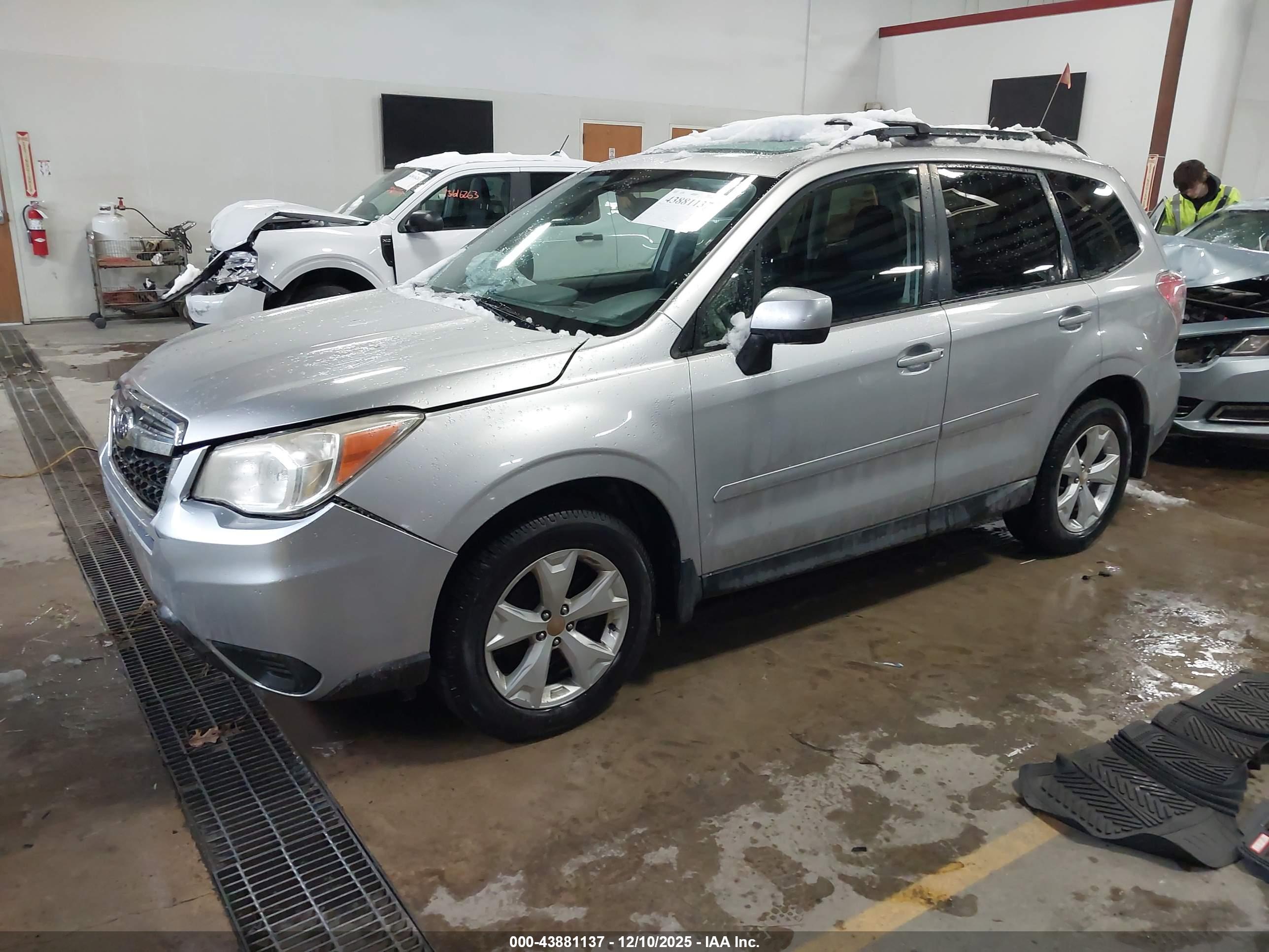 SUBARU FORESTER image 2