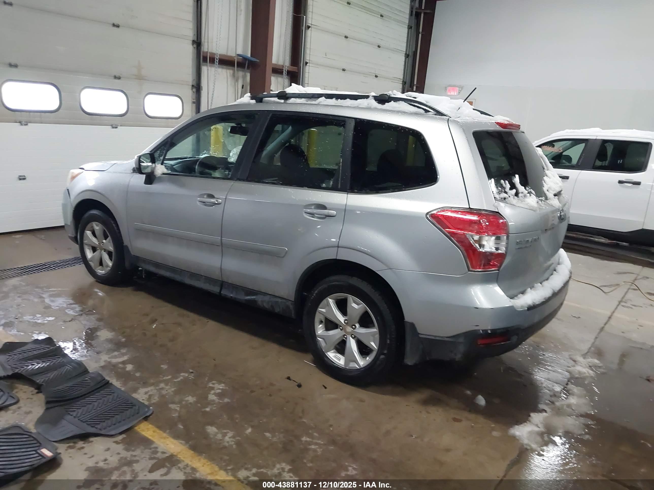 SUBARU FORESTER image 3