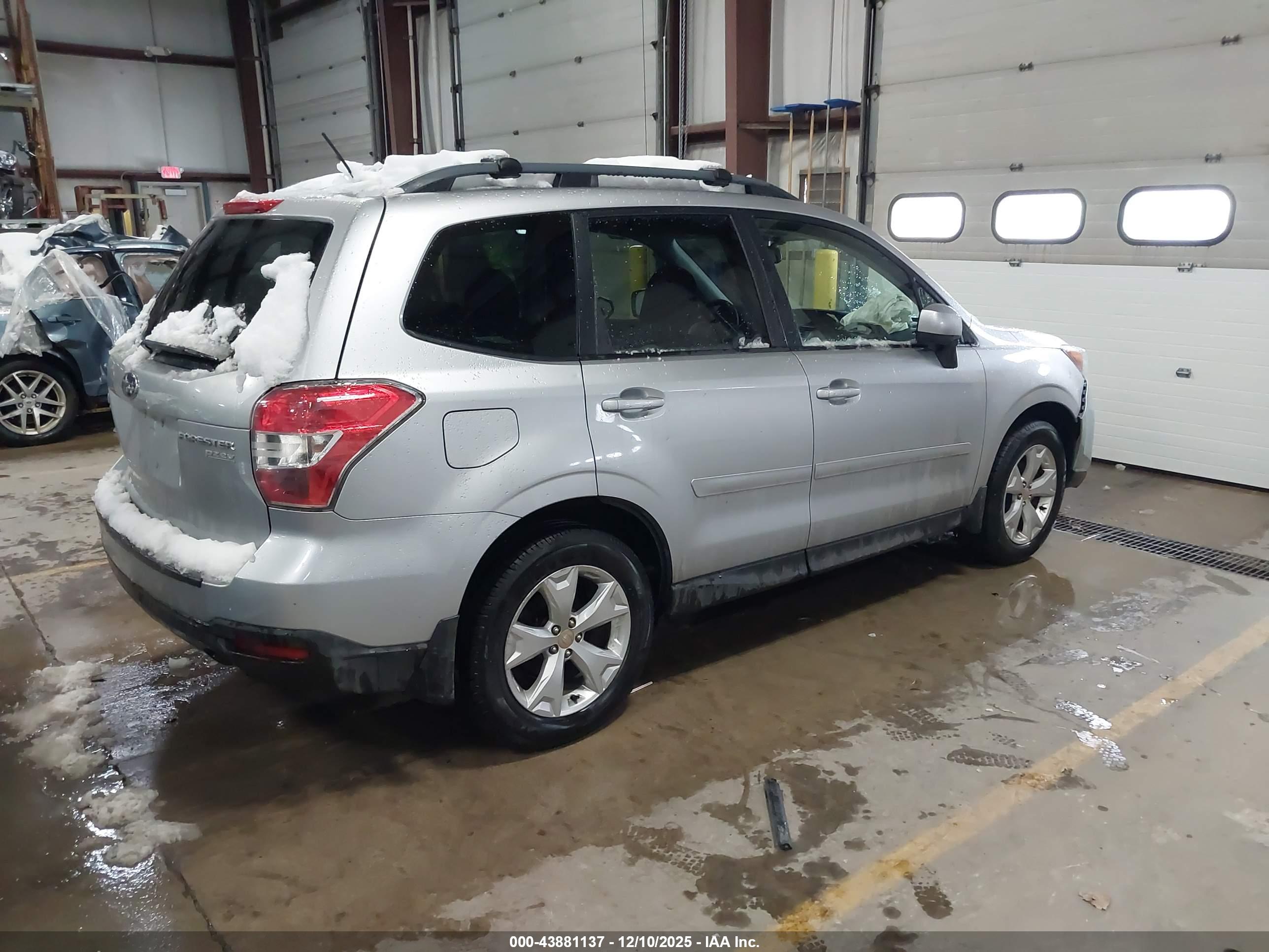SUBARU FORESTER image 4