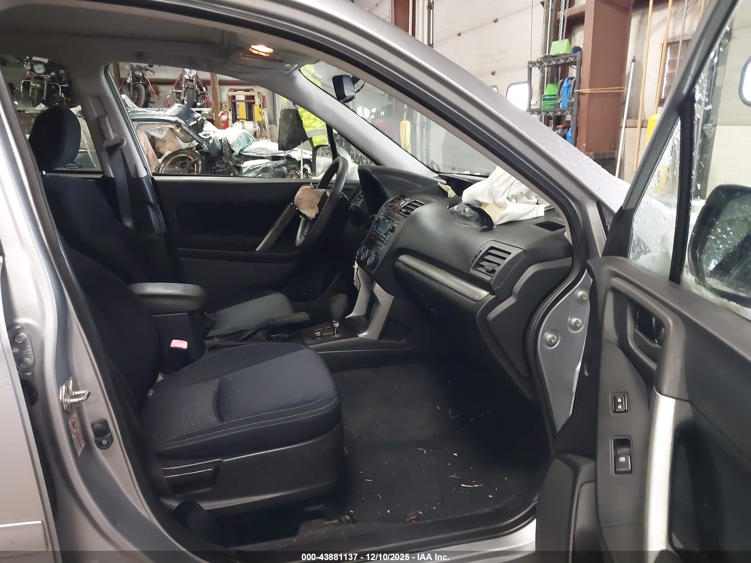 SUBARU FORESTER image 5
