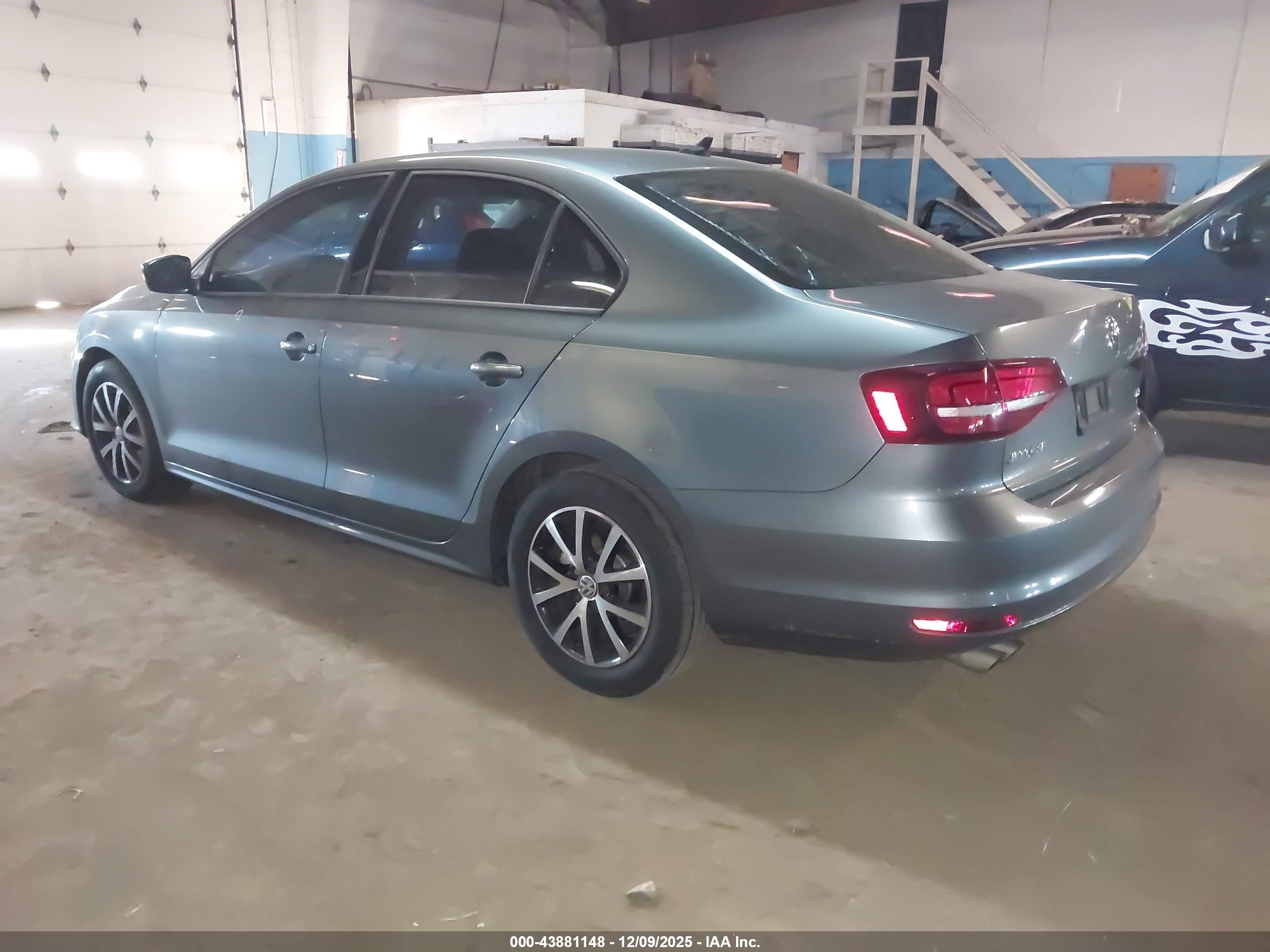 VOLKSWAGEN JETTA image 3