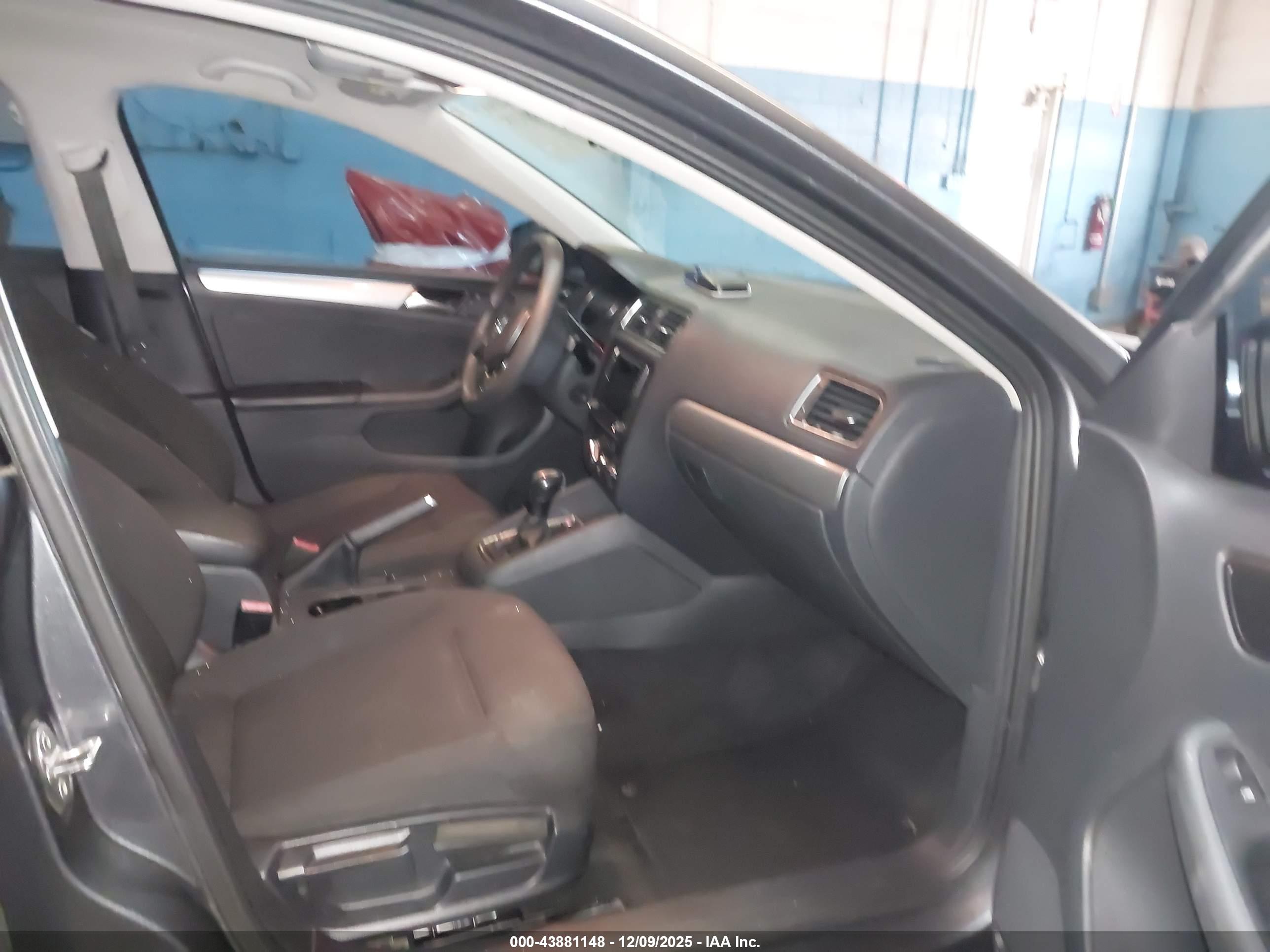 VOLKSWAGEN JETTA image 5